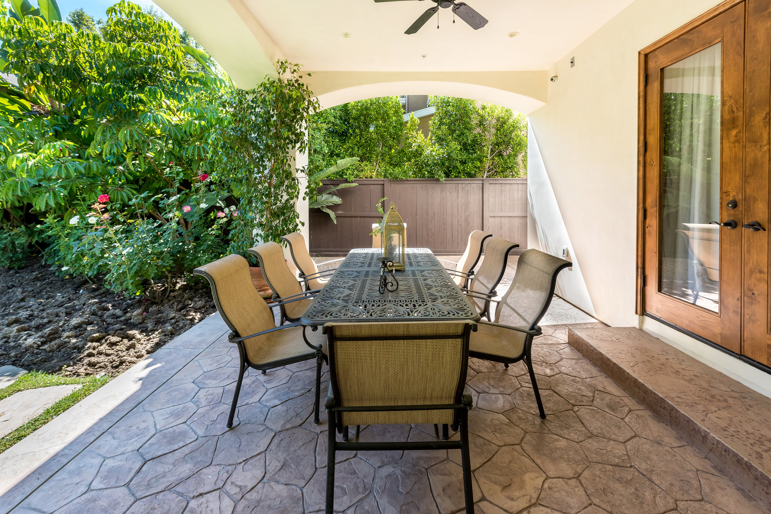 60 Outdoor Dining.jpg