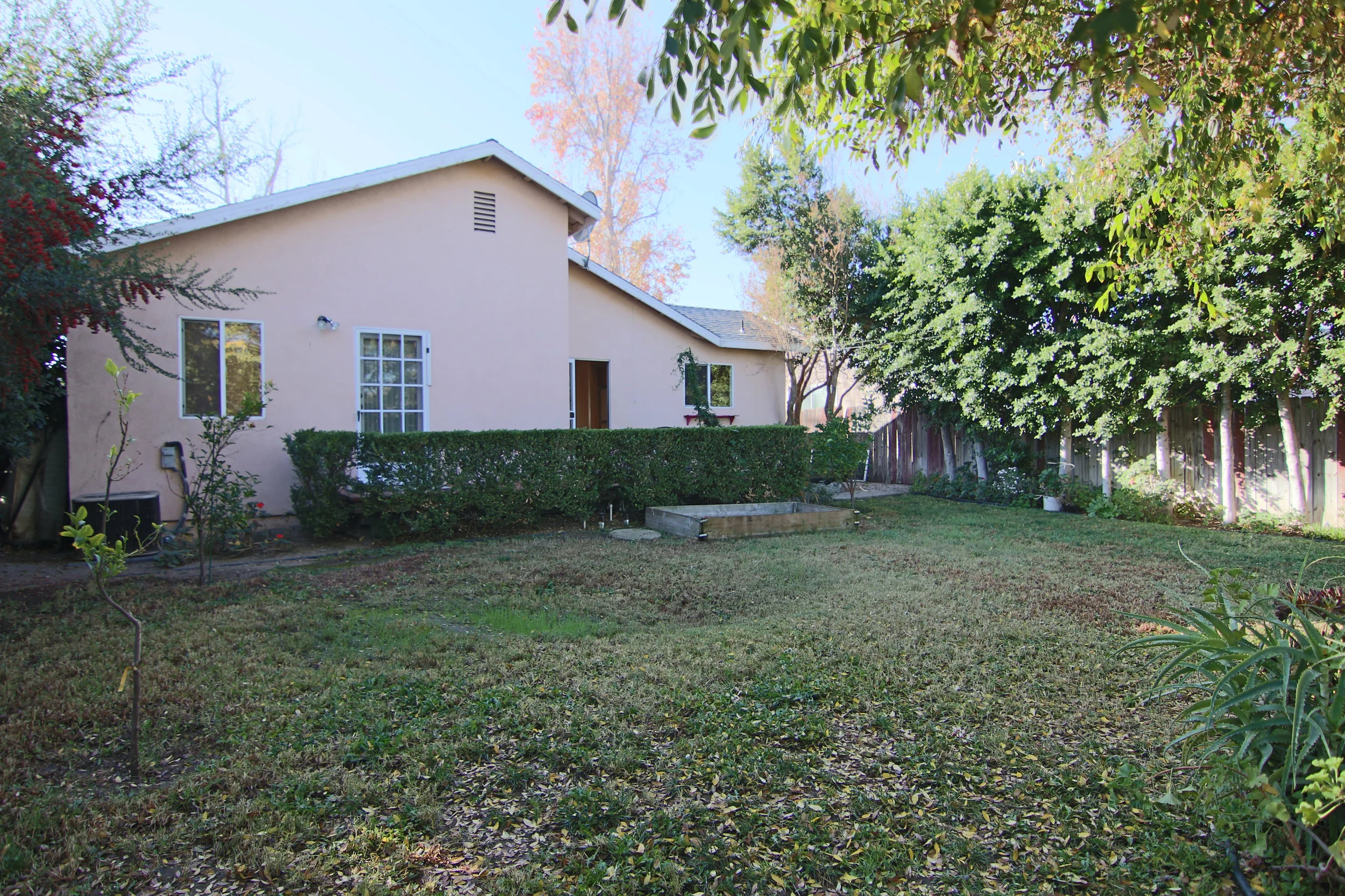 17961 Martha St | Encino