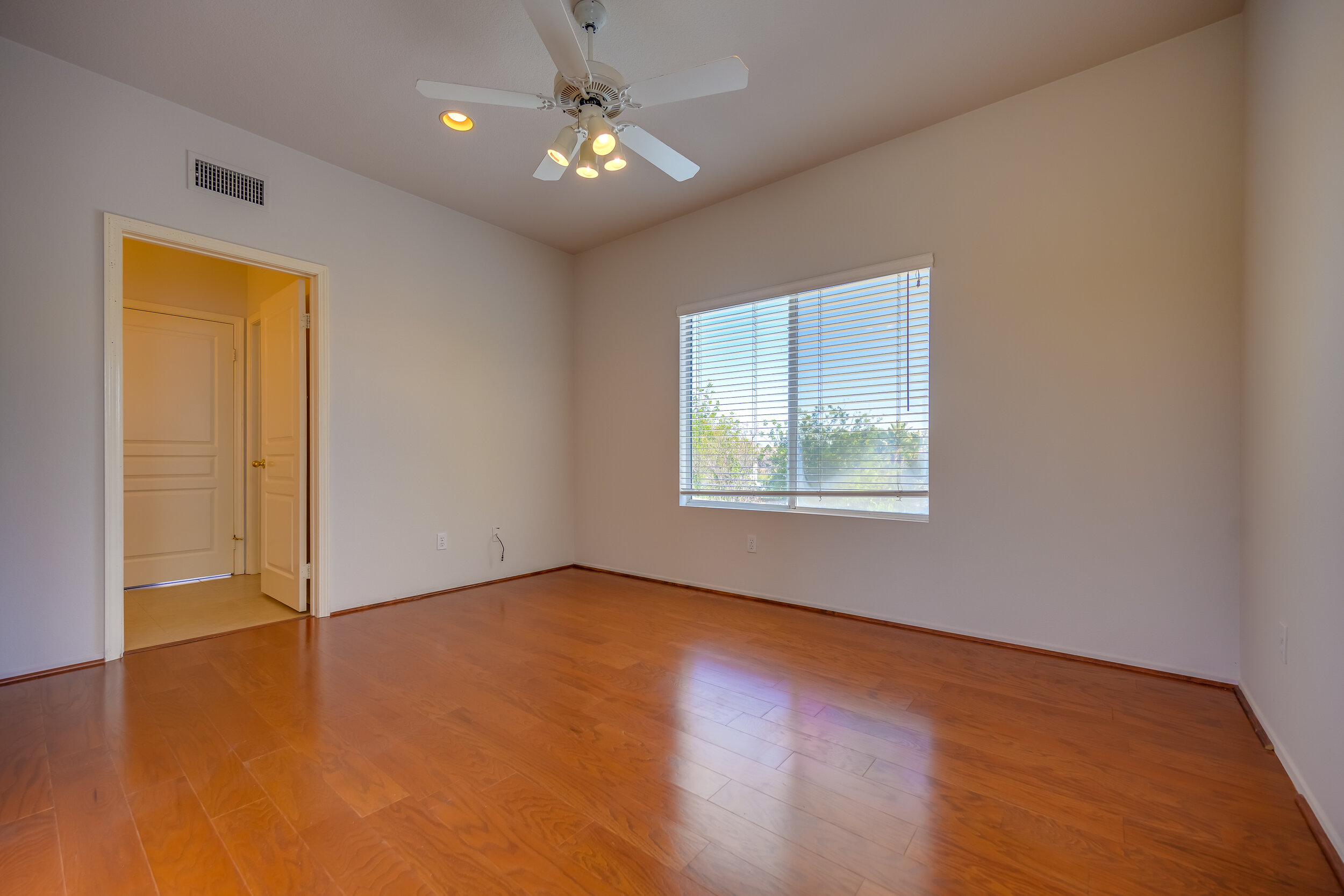 HIGHRES-RH7_5572-EF.jpg