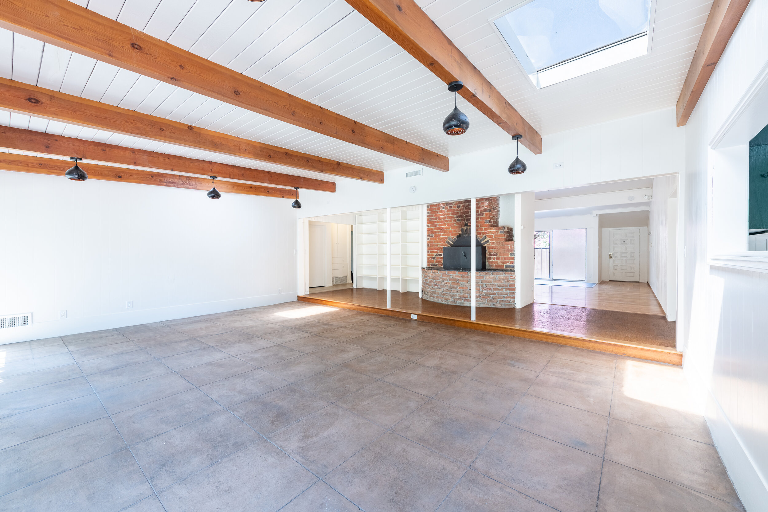 10 5240 Lemp Ave.jpg
