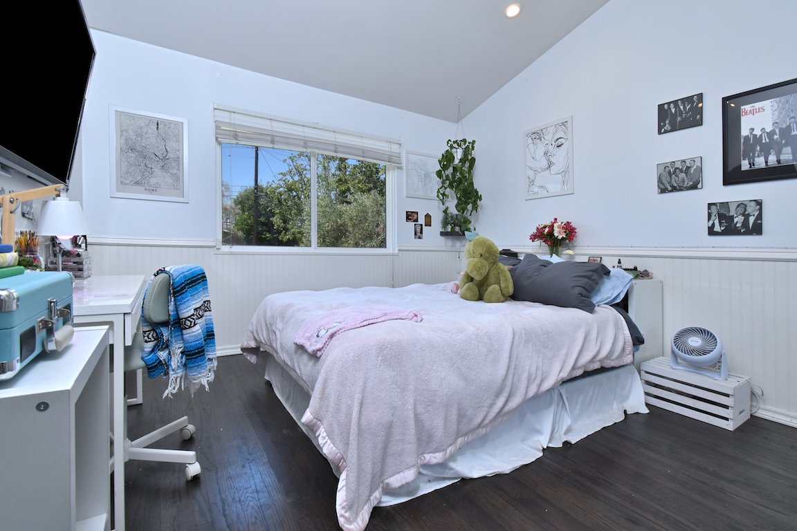 5600OstinMLS024.jpg