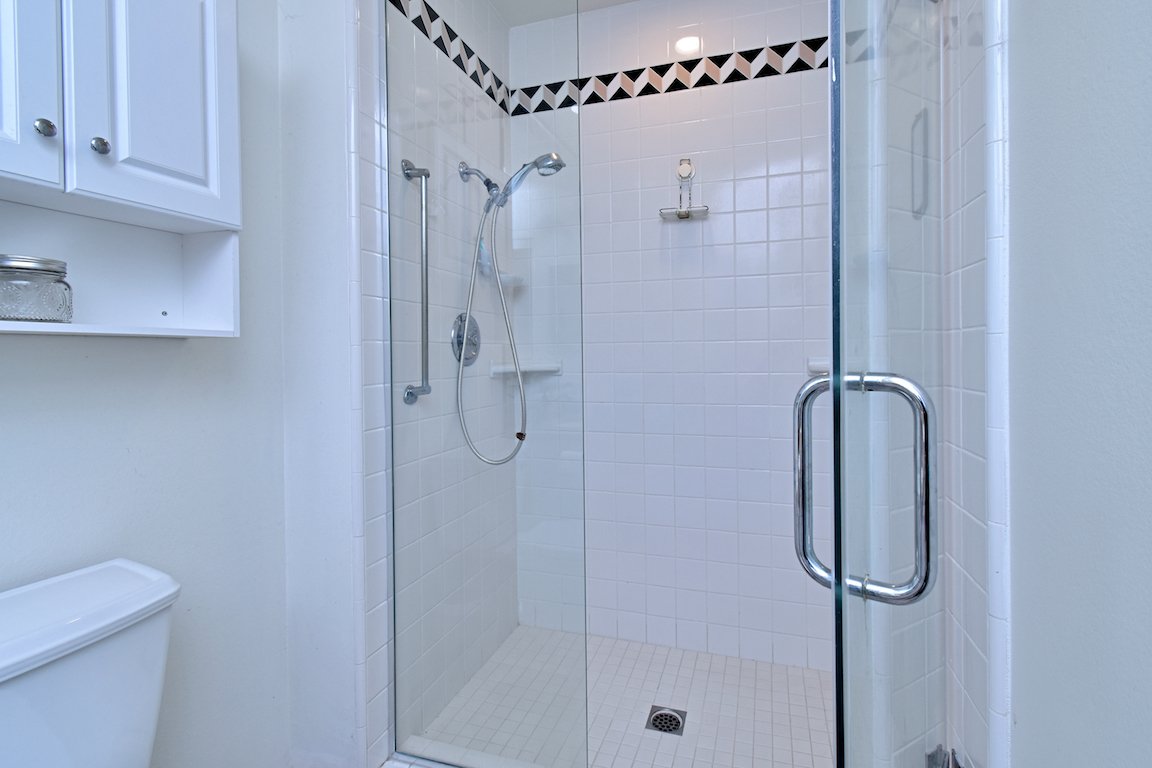 5600OstinMLS030.jpg