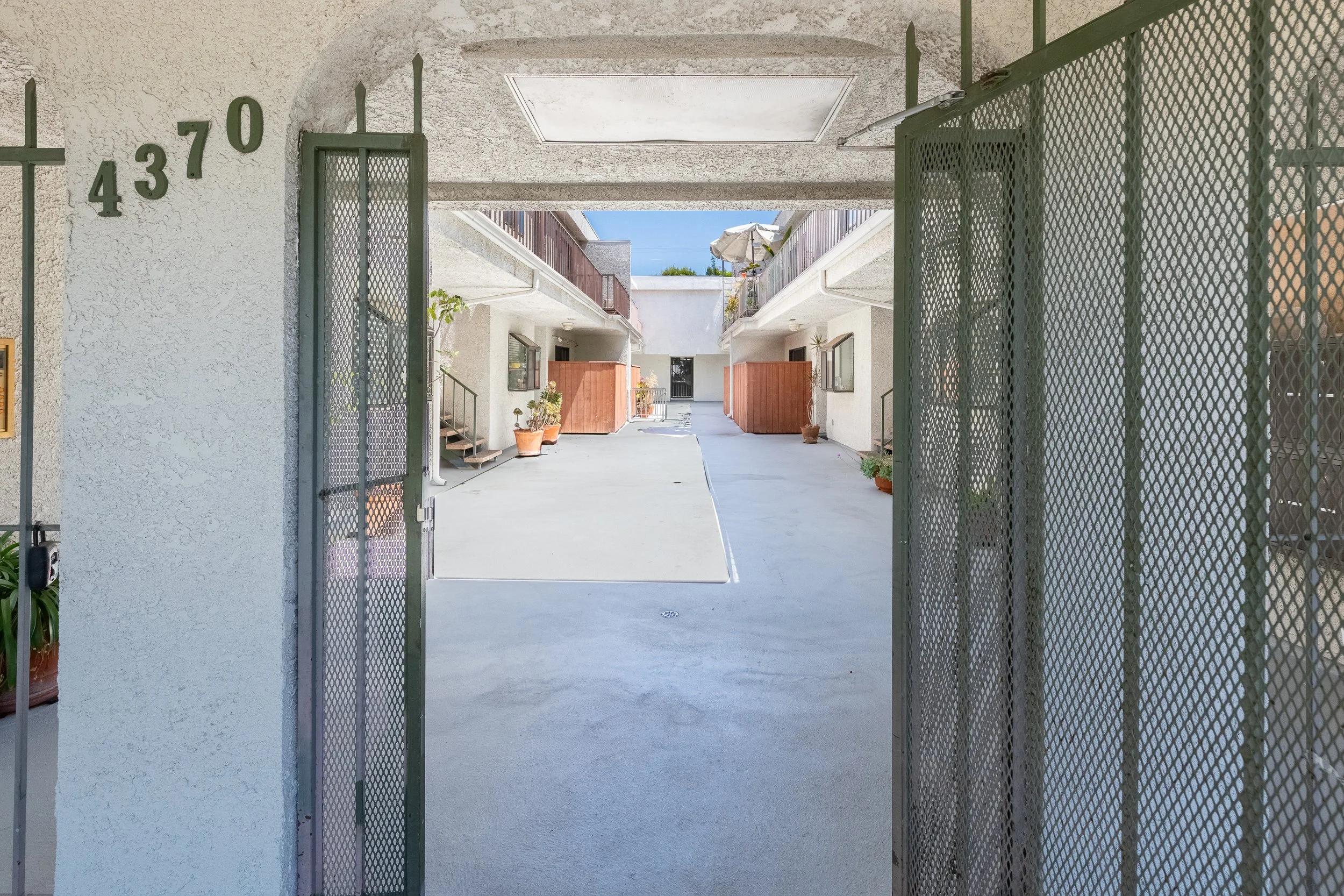 3 4370 Troost Ave #201.jpg