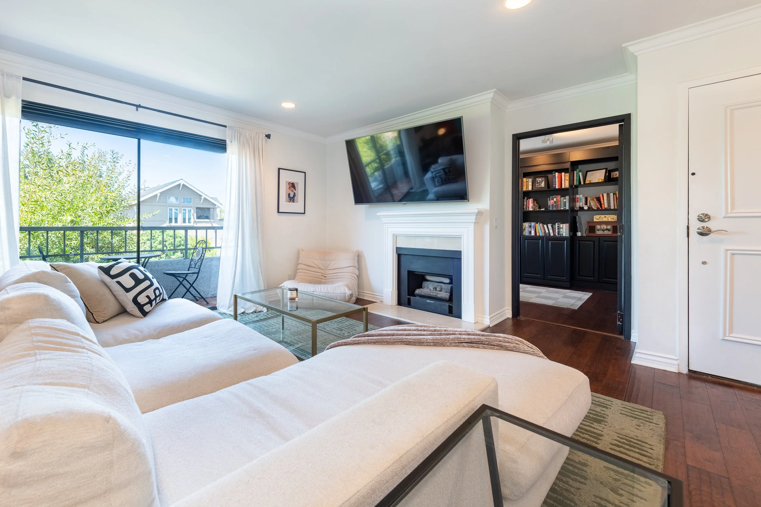 9 4370 Troost Ave #201.jpg