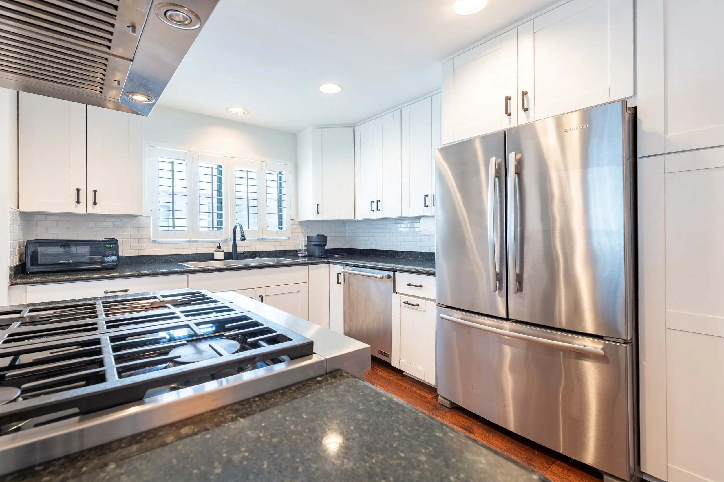 16 4370 Troost Ave #201.jpg