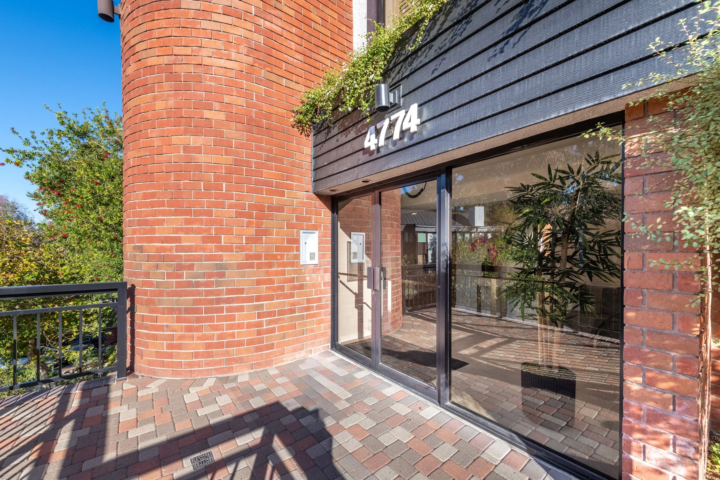 12    4774 Park Encino Ln #206.jpg