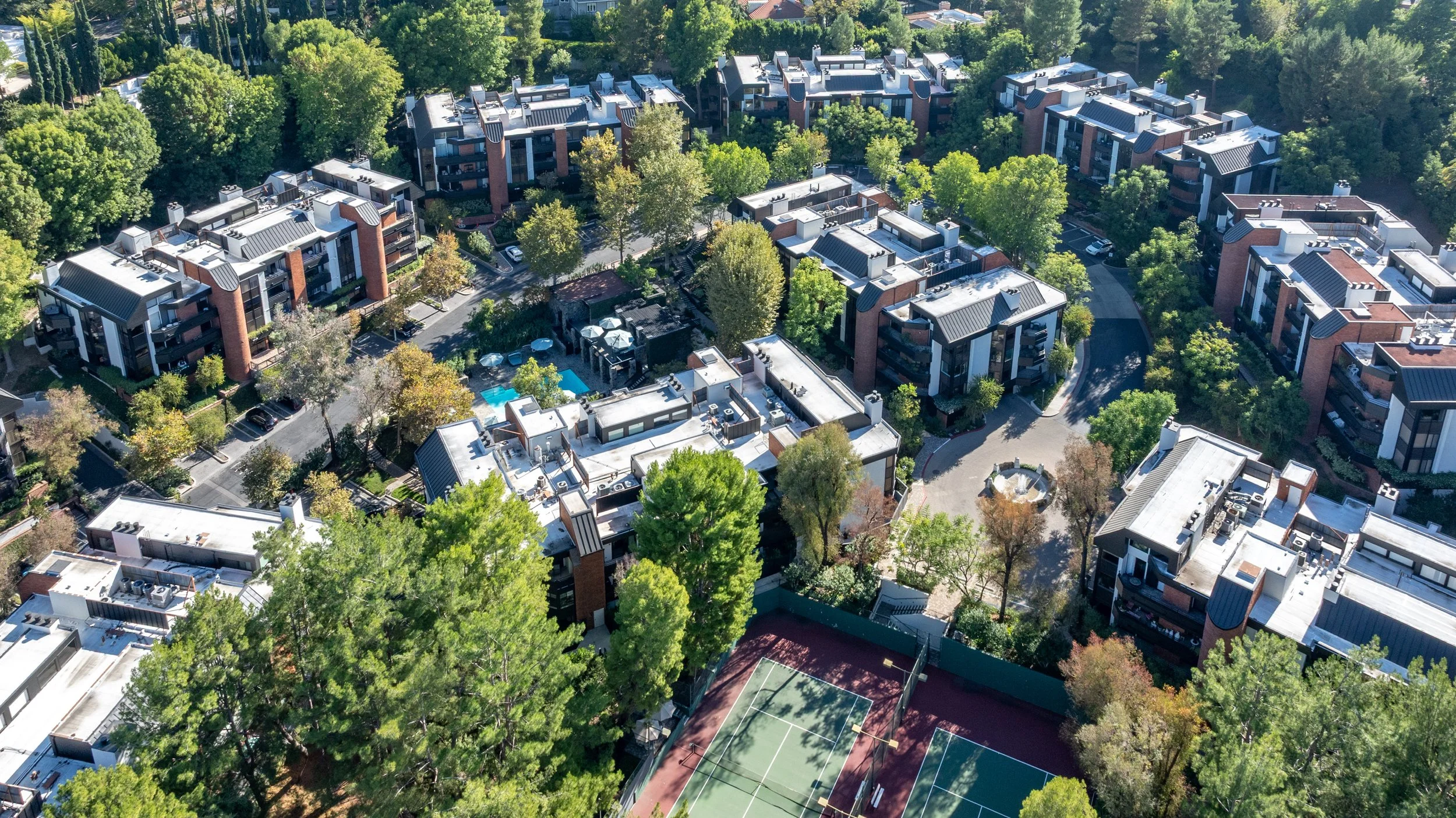 2    4774 Park Encino Ln #206.jpg