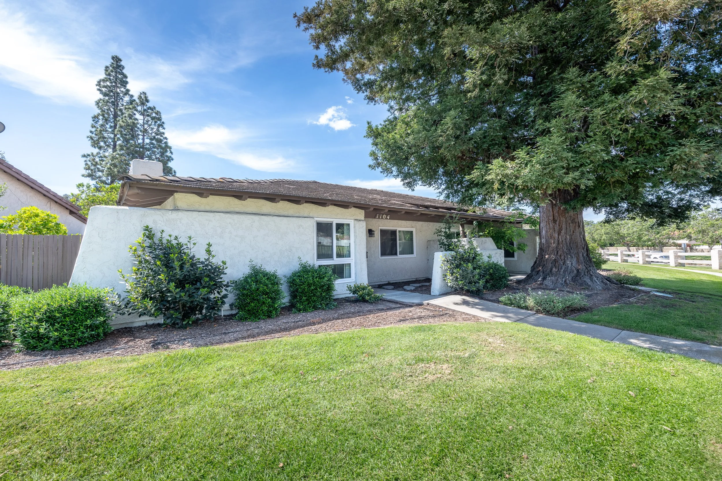 1    1104 Glenbridge Cr.jpg