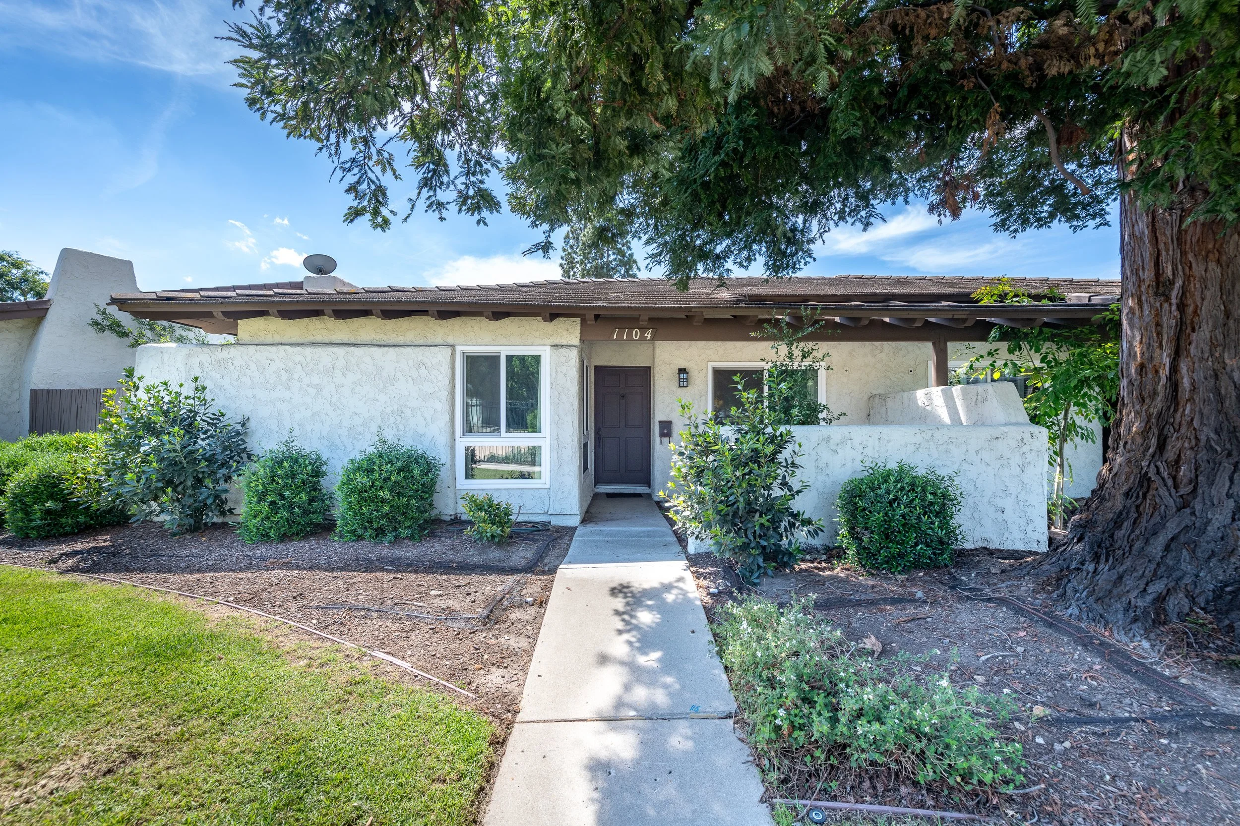 3    1104 Glenbridge Cr.jpg