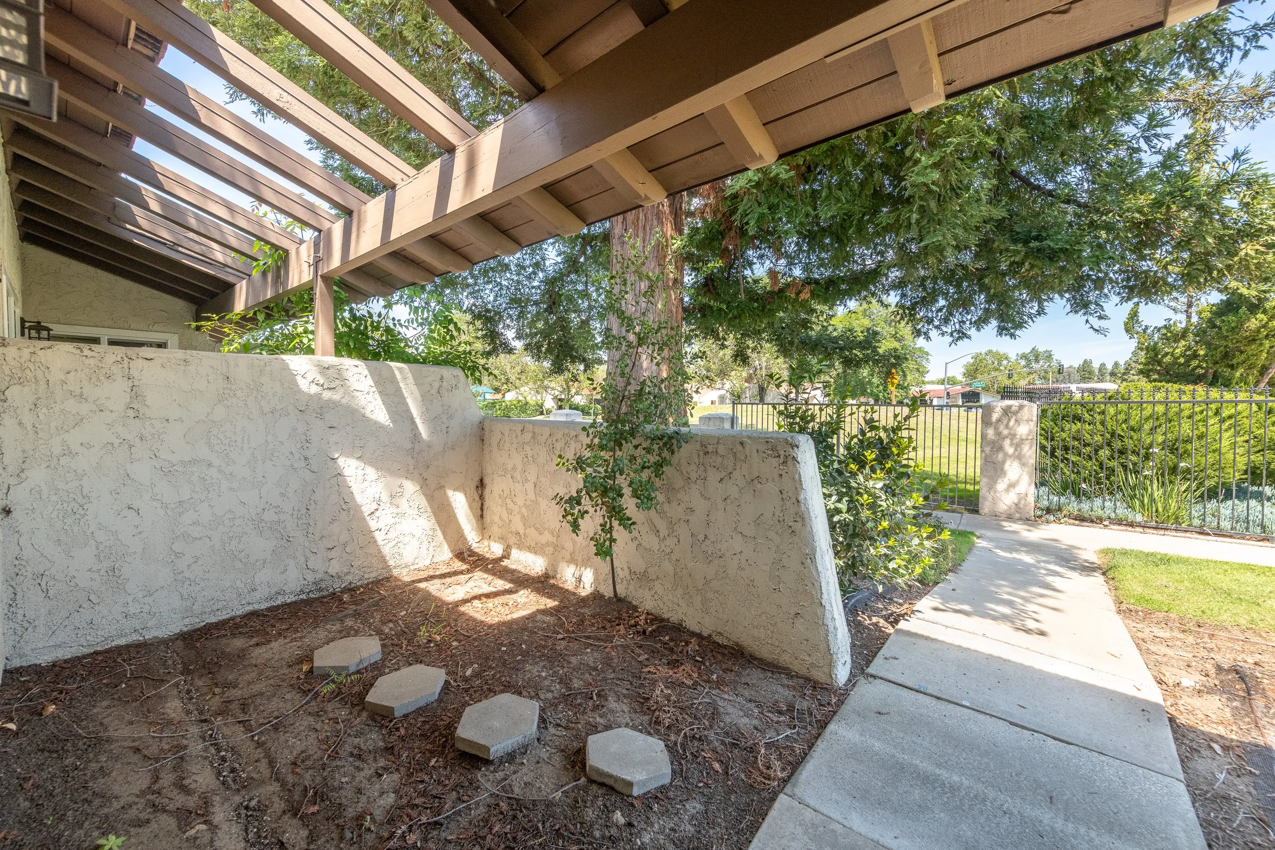 4    1104 Glenbridge Cr.jpg