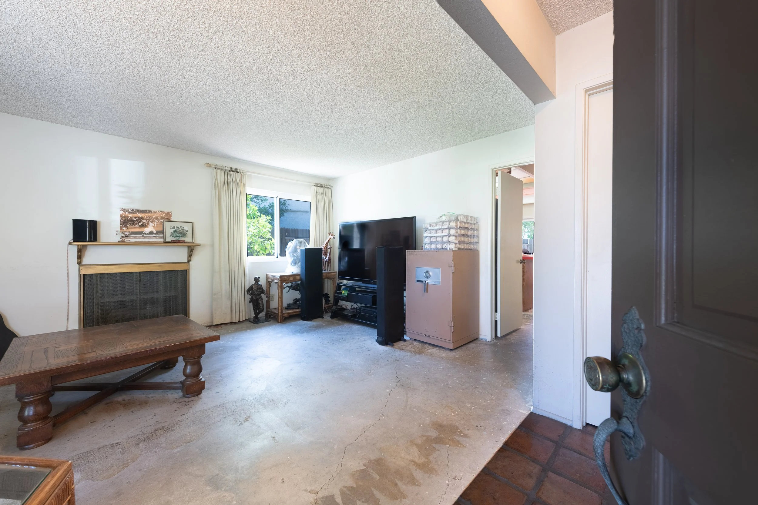 6    1104 Glenbridge Cr.jpg
