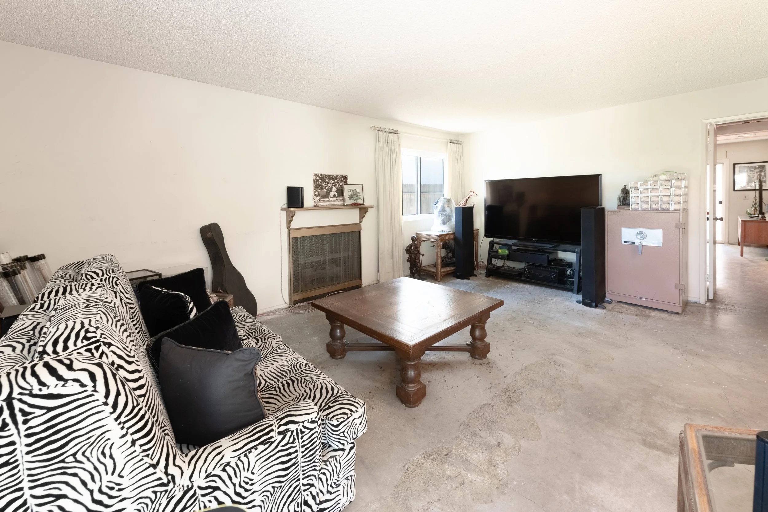 10    1104 Glenbridge Cr.jpg