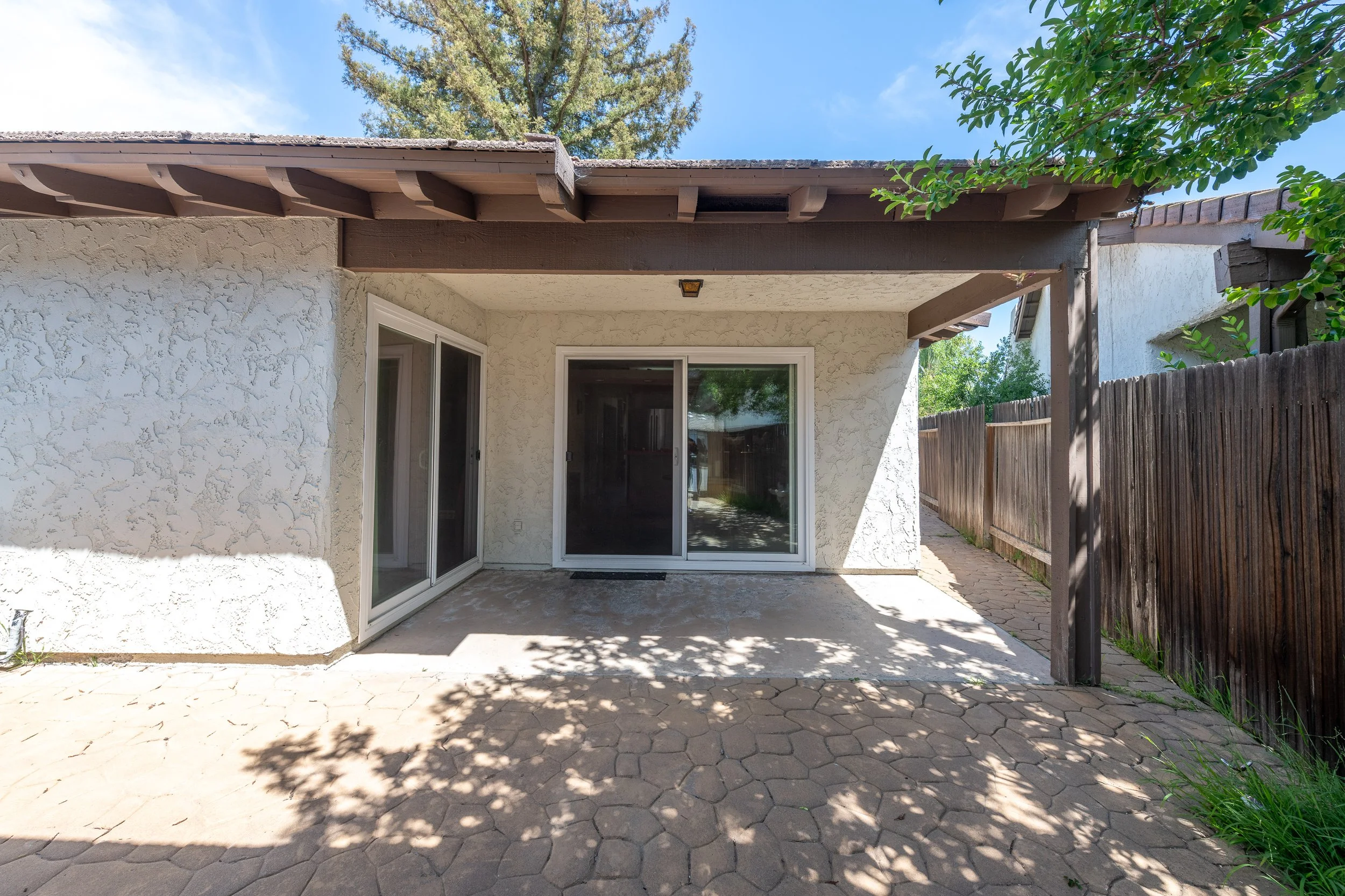 25    1104 Glenbridge Cr.jpg