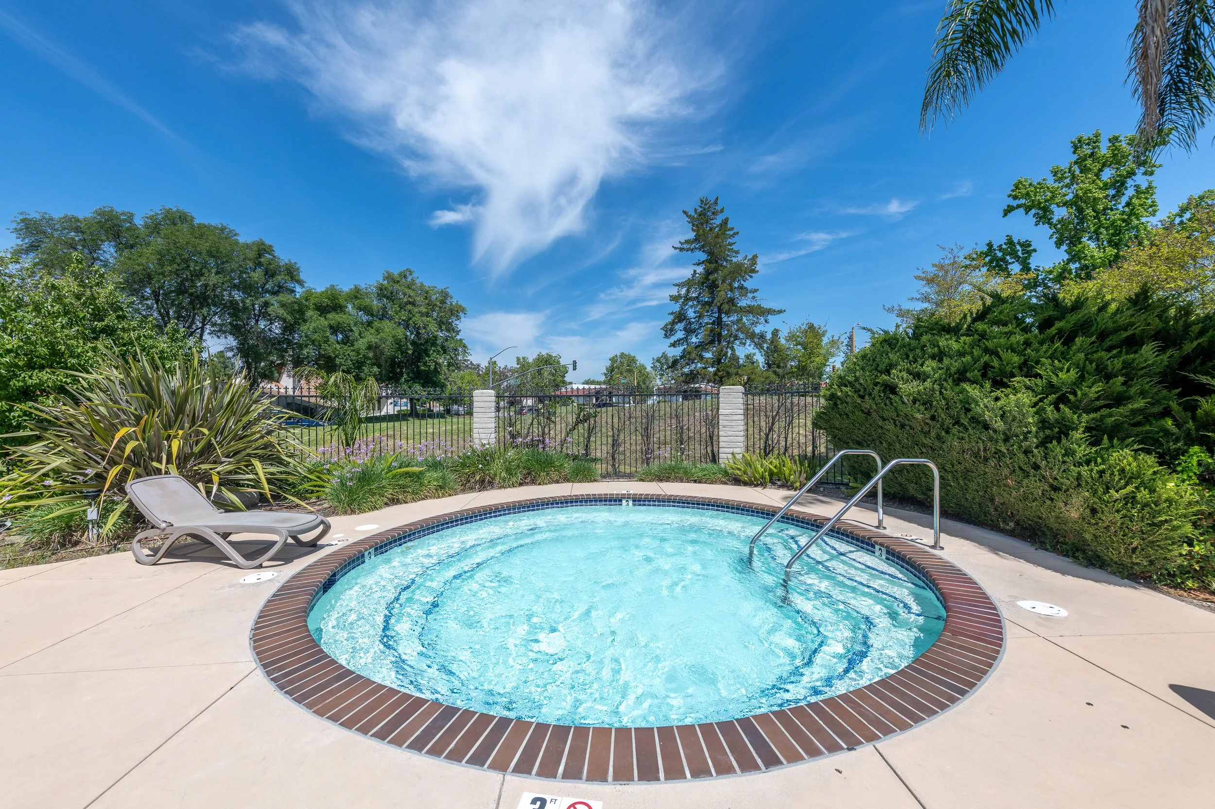 32    1104 Glenbridge Cr.jpg