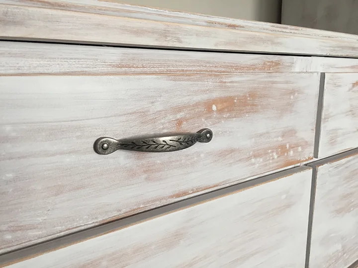 a_whitewashed_cabinet2.jpg