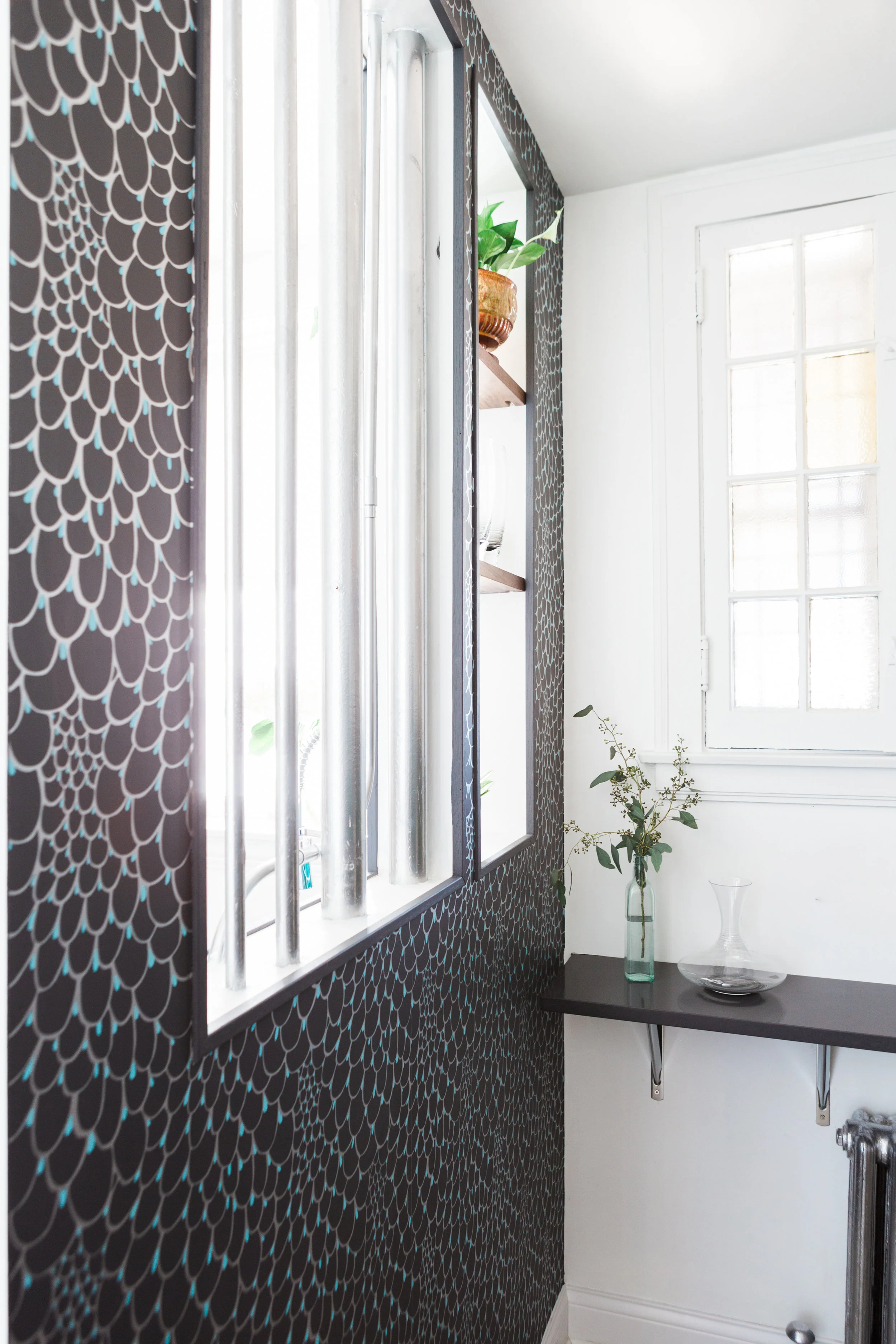 Unpatterned Chicago Mid-Century Kitchen Wallpaper