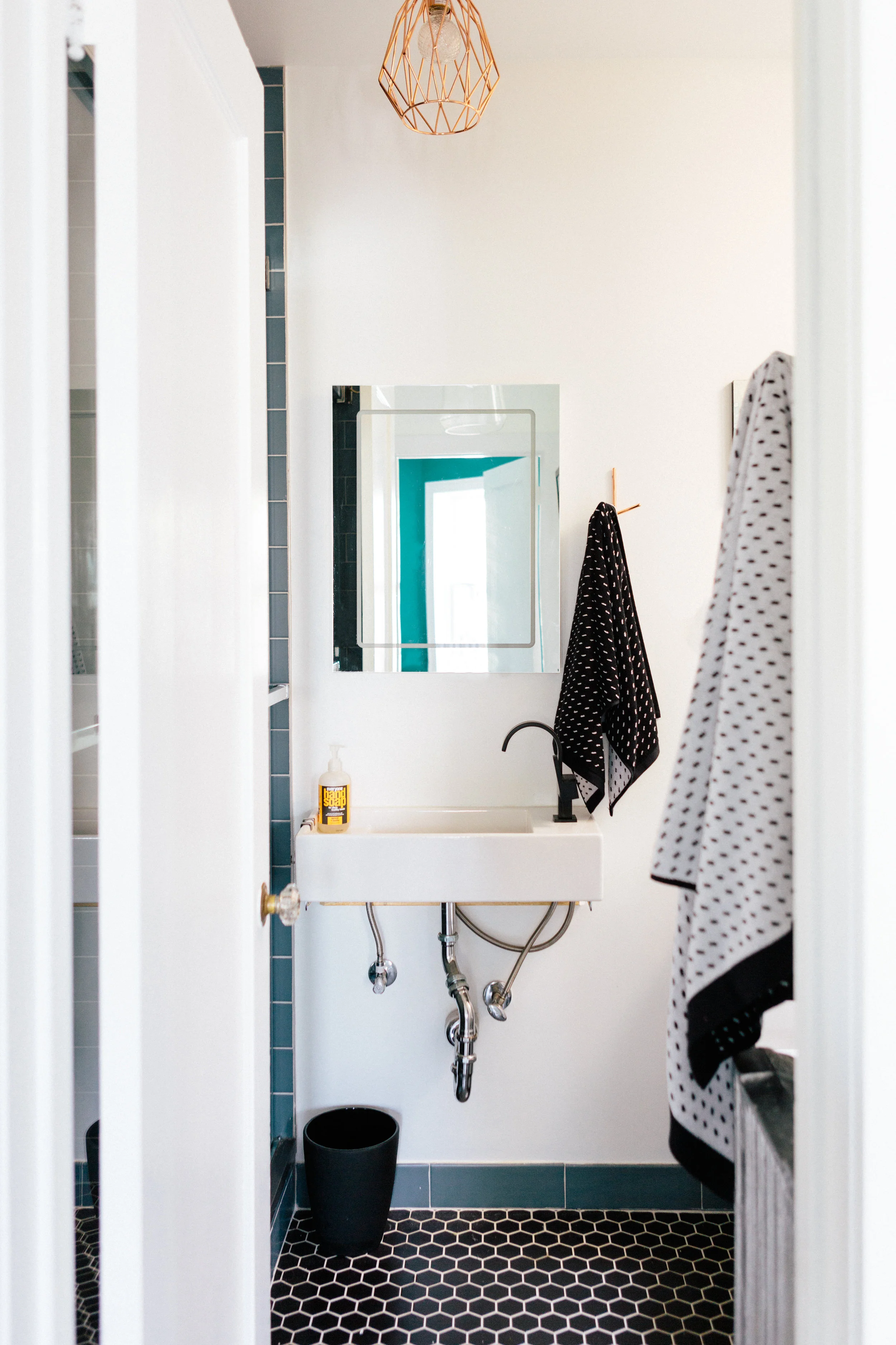 Unpatterned Chicago Mid-Century Master Bathroom Remodel