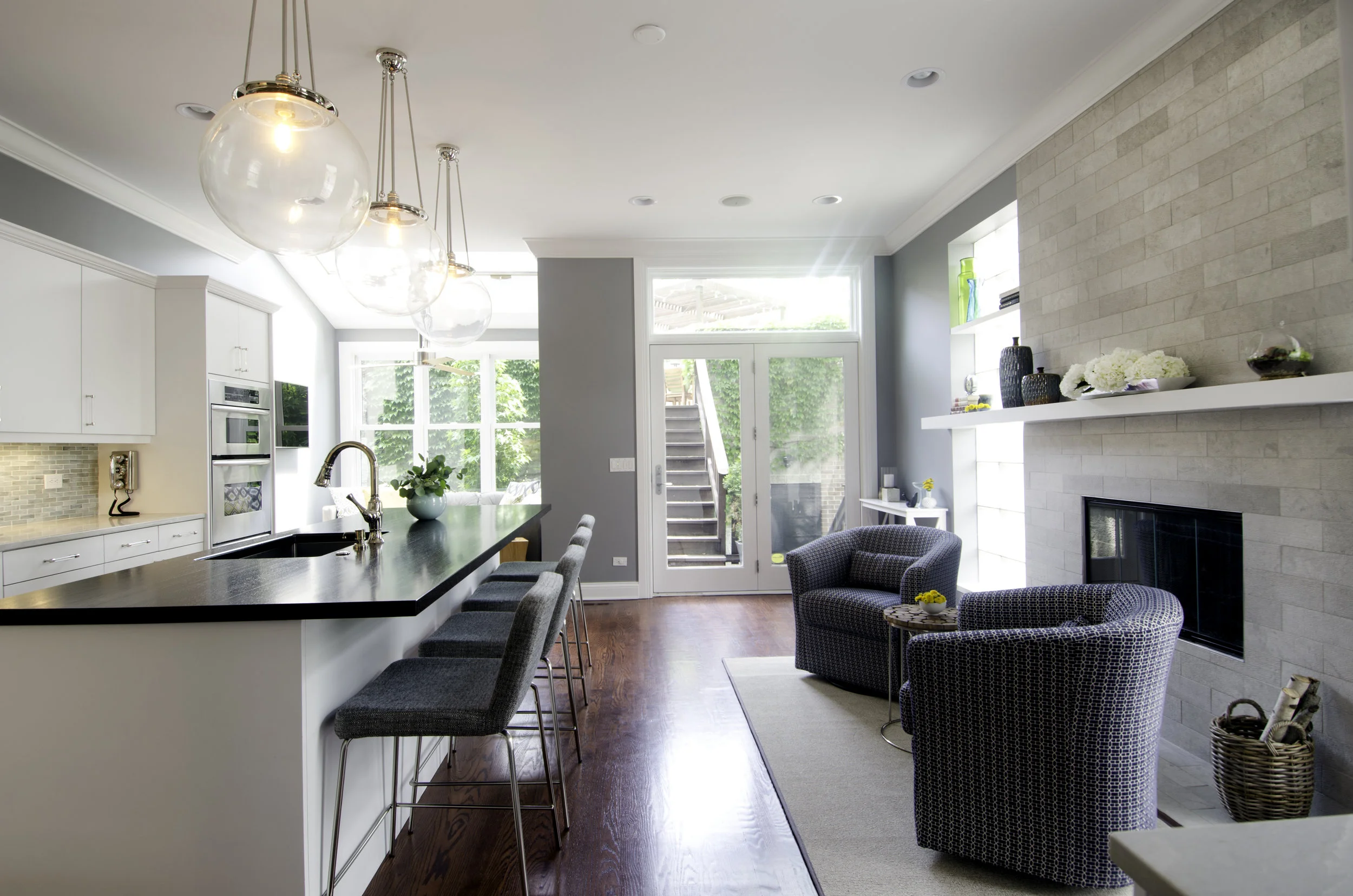 Unpatterned Chicago Kitchen Design