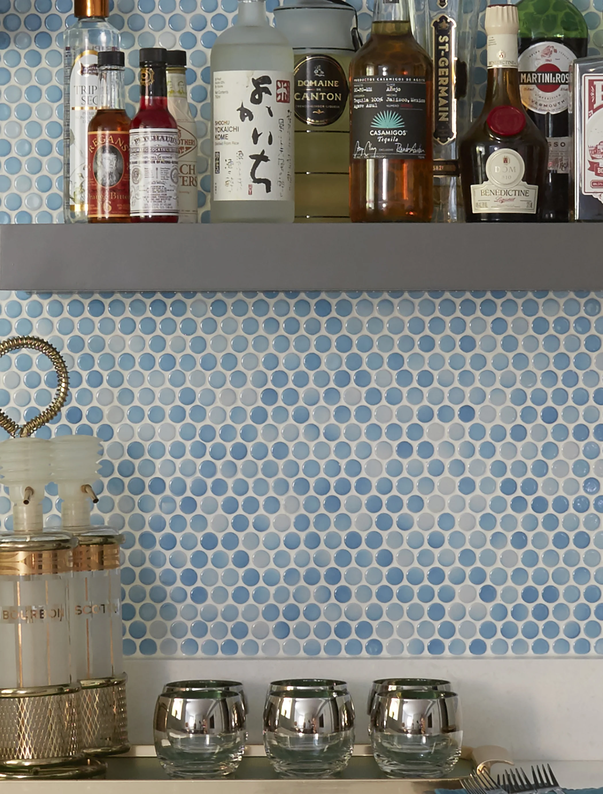 Unpatterned Chicago Home Bar Tile