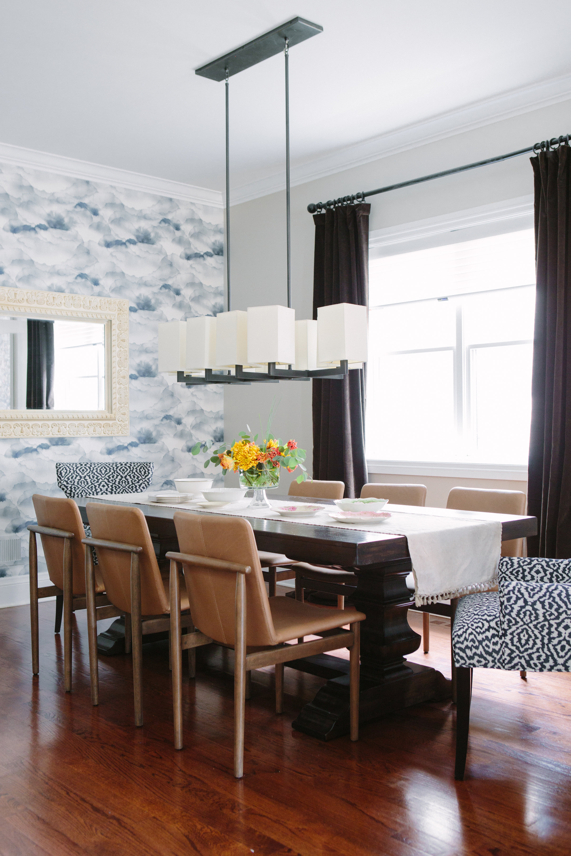 Unpatterned Chicago Dining Table