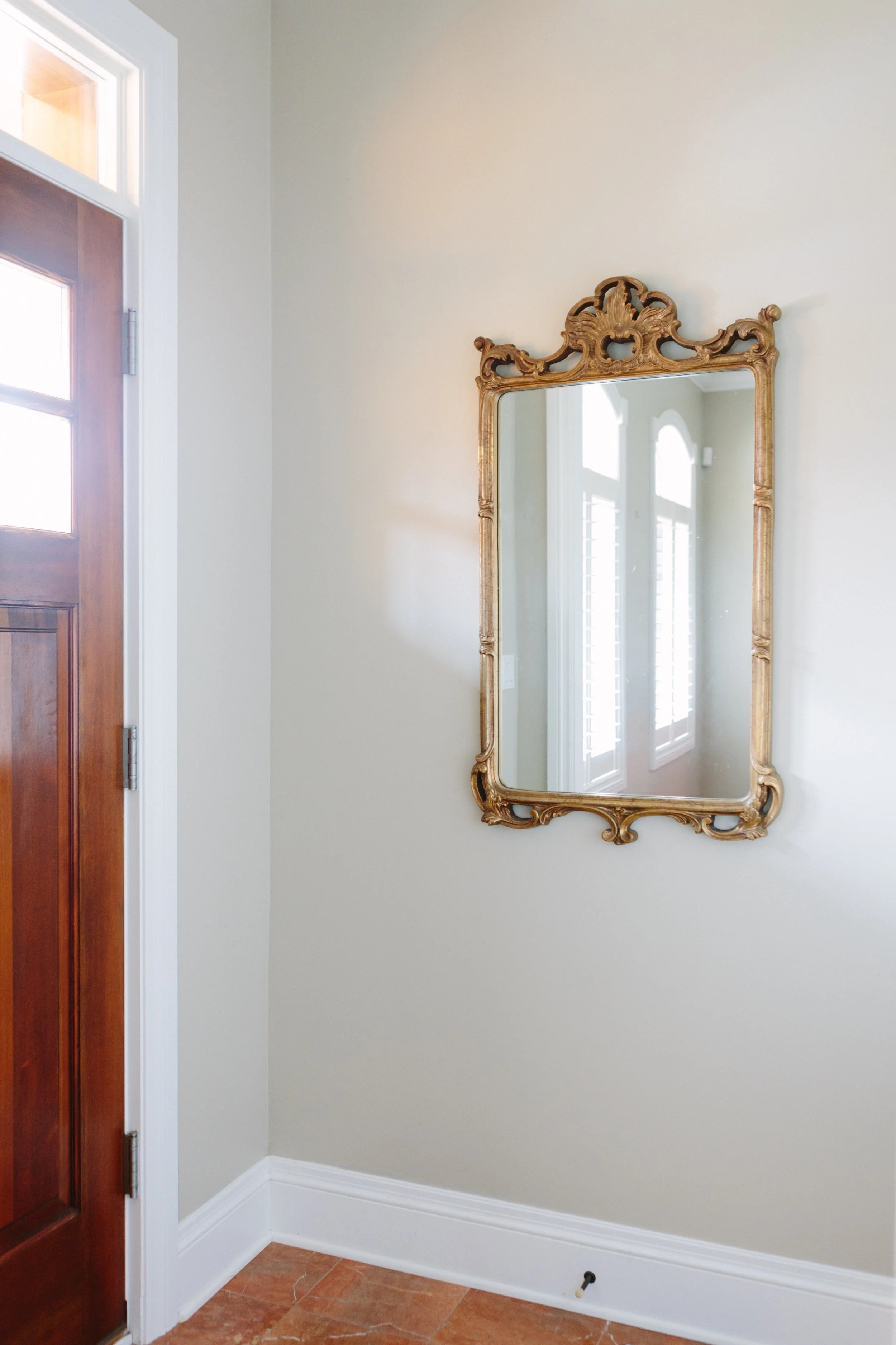 Unpatterned Entryway Decor