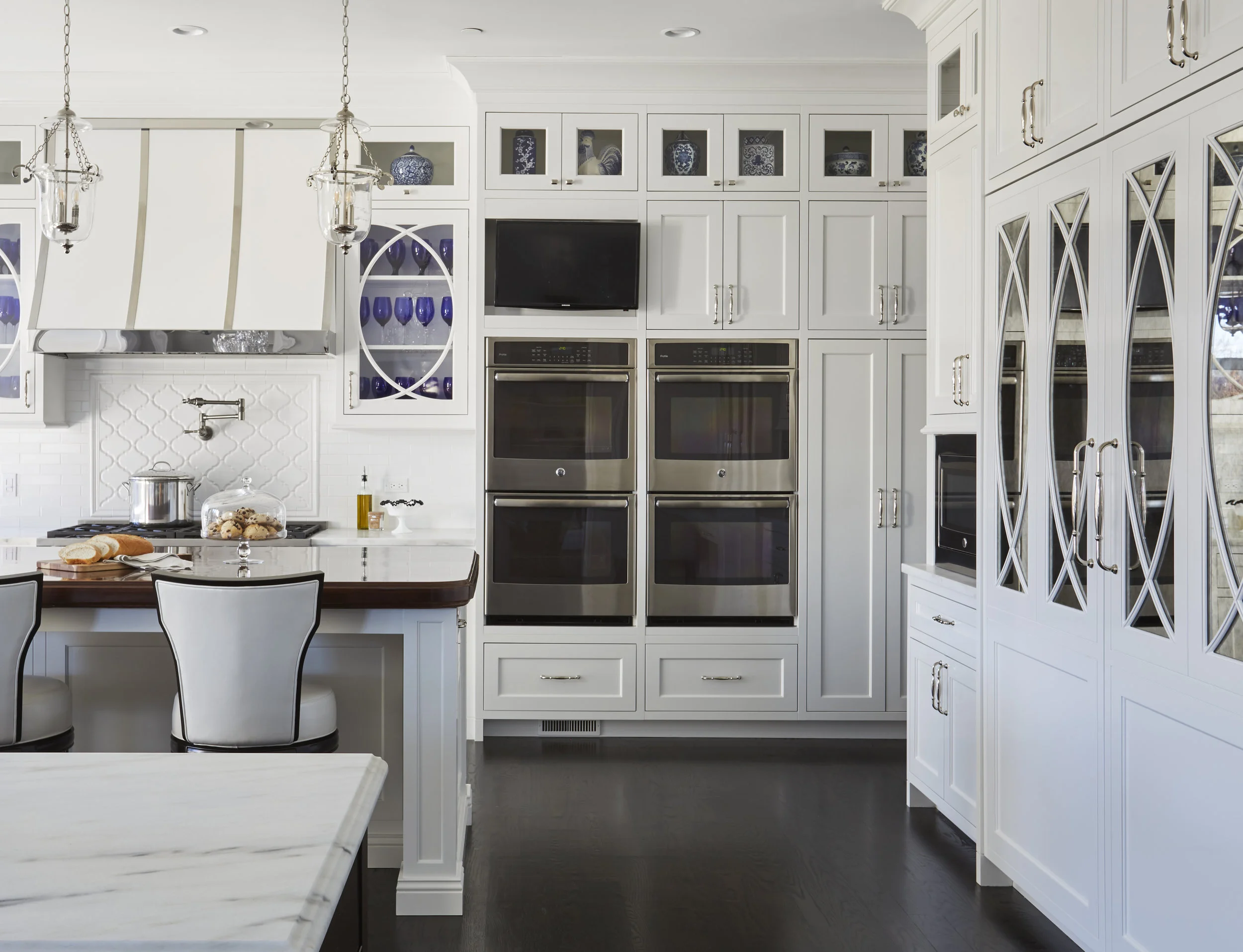 Unpatterned Chicago New Build Custom Cabinets