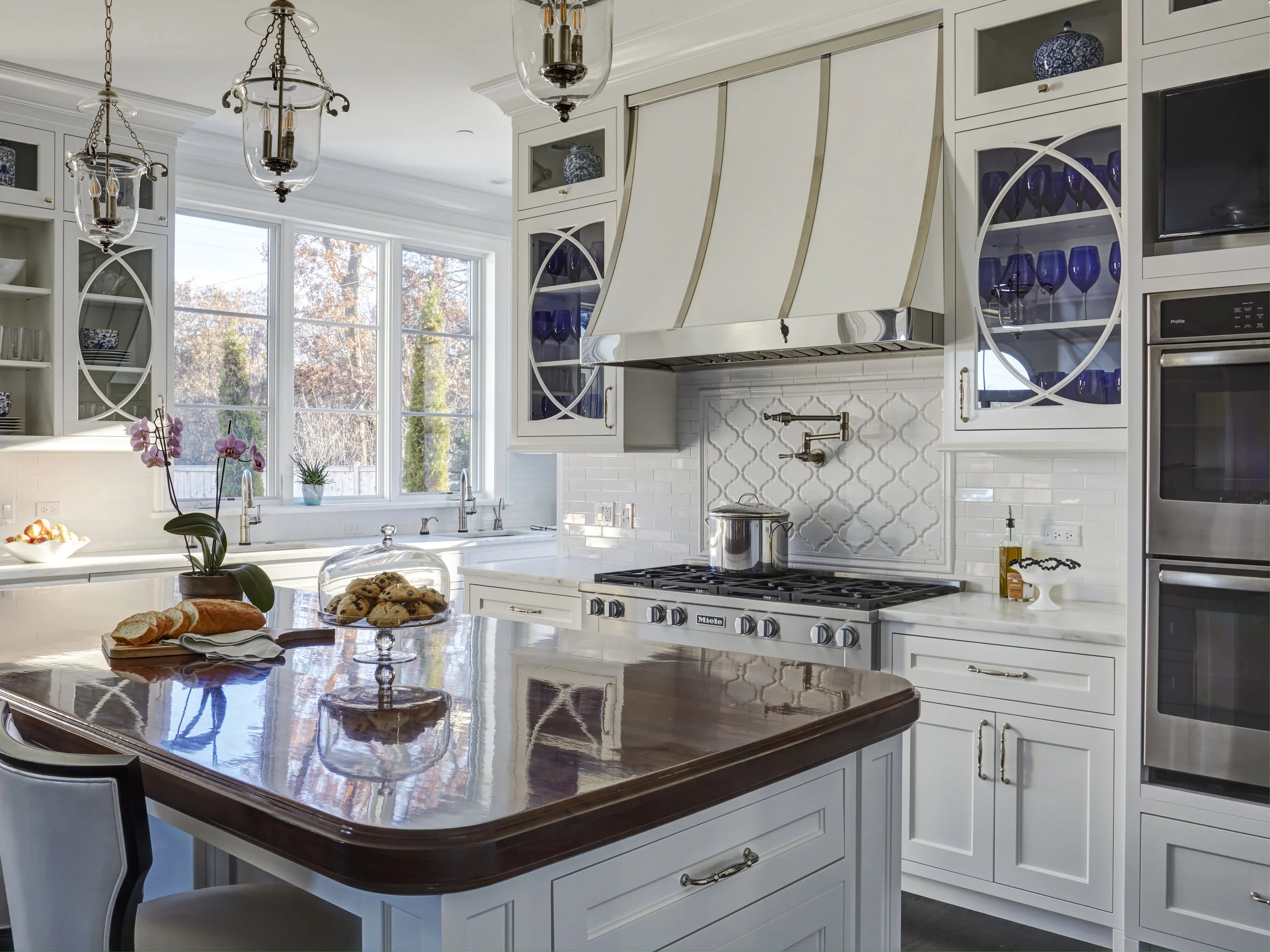 Unpatterned Chicago New Build Kitchen Island