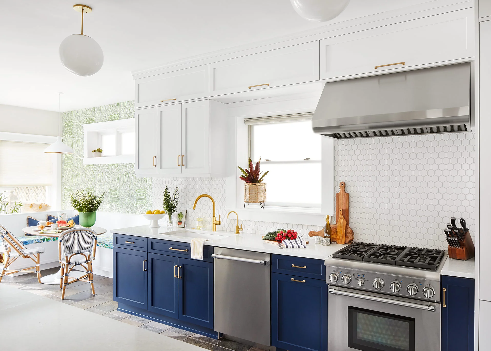 unpatterned-kitchen-interiordesign-brightfreshfirstfloor.jpg