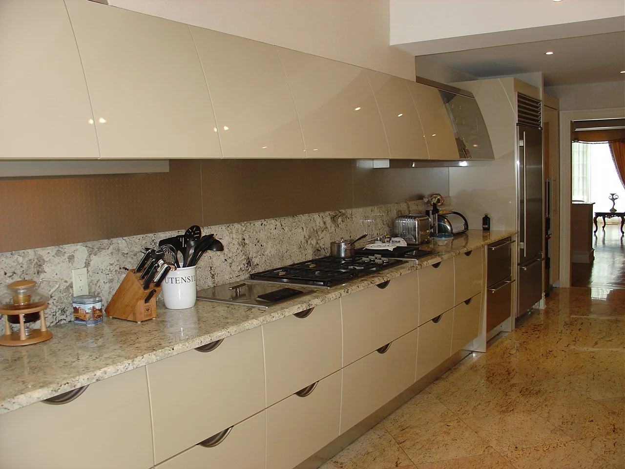 Modern White High Gloss Italian Cabinetry