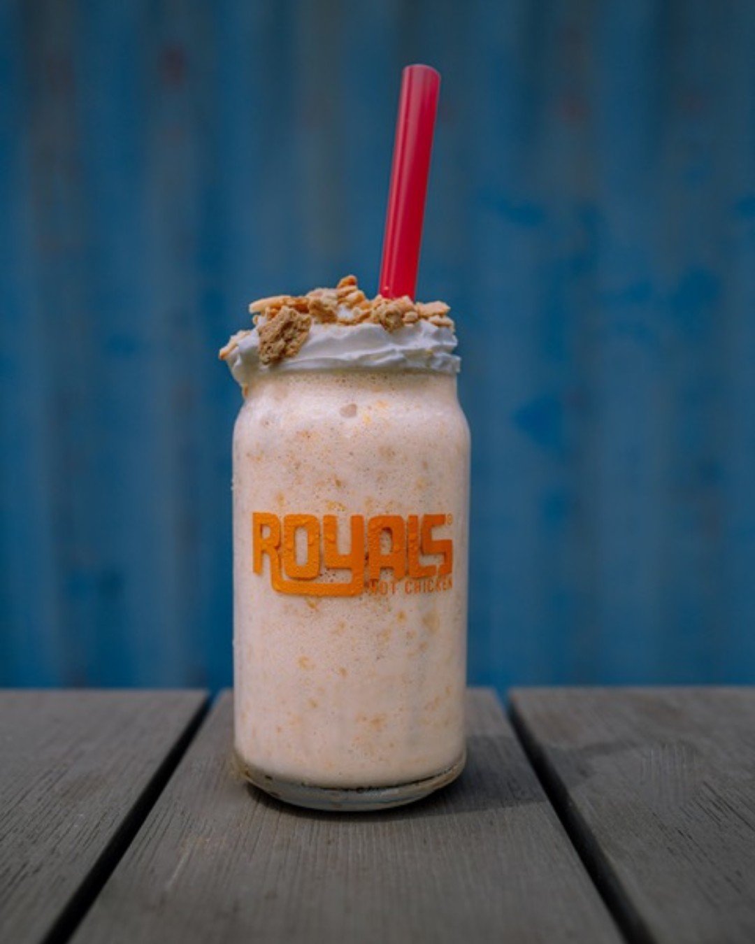 Feelin' peachy keen, jelly bean. 🍑 Try our new Peach Cobbler shake during the month of June to cool down from the summer (and hot chicken) heat! 

#PeachCobblerShake #hotchicken #RoyalsHotChicken