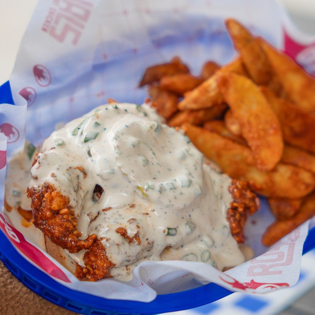 When you skip the dipping idea and decide to try to put out the Gonzo fire with Royals Ranch. 🔥 🔥 🔥 &gt;&gt;&gt;&gt;&gt;&gt;

#RoyalsHotChicken #hotchicken #friedchicken #louisville #louisvilleeats