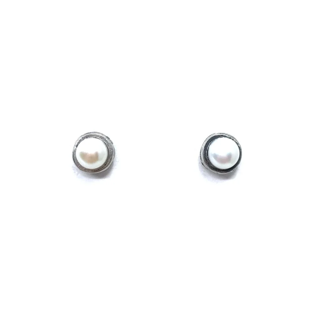boucles d'oreilles perles blanches.jpg