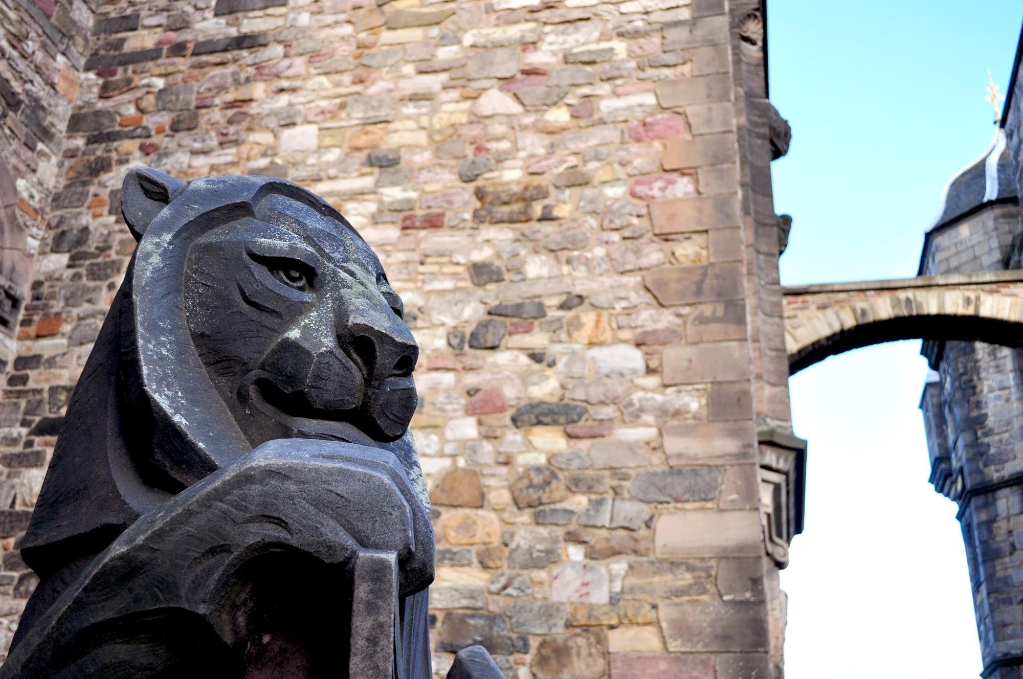 monument_lion_web.jpg