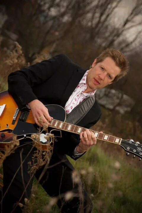 Richard Cox: Singer/Songwriter from Doylestown plays a blend of modern songs, classic rock, and standards. Sinatra to Sublime and everything in between. Richard has shared the stage with Jon Bon Jovi, Patti Labelle, Boys II Men and more. Come hear the eclectic mix.