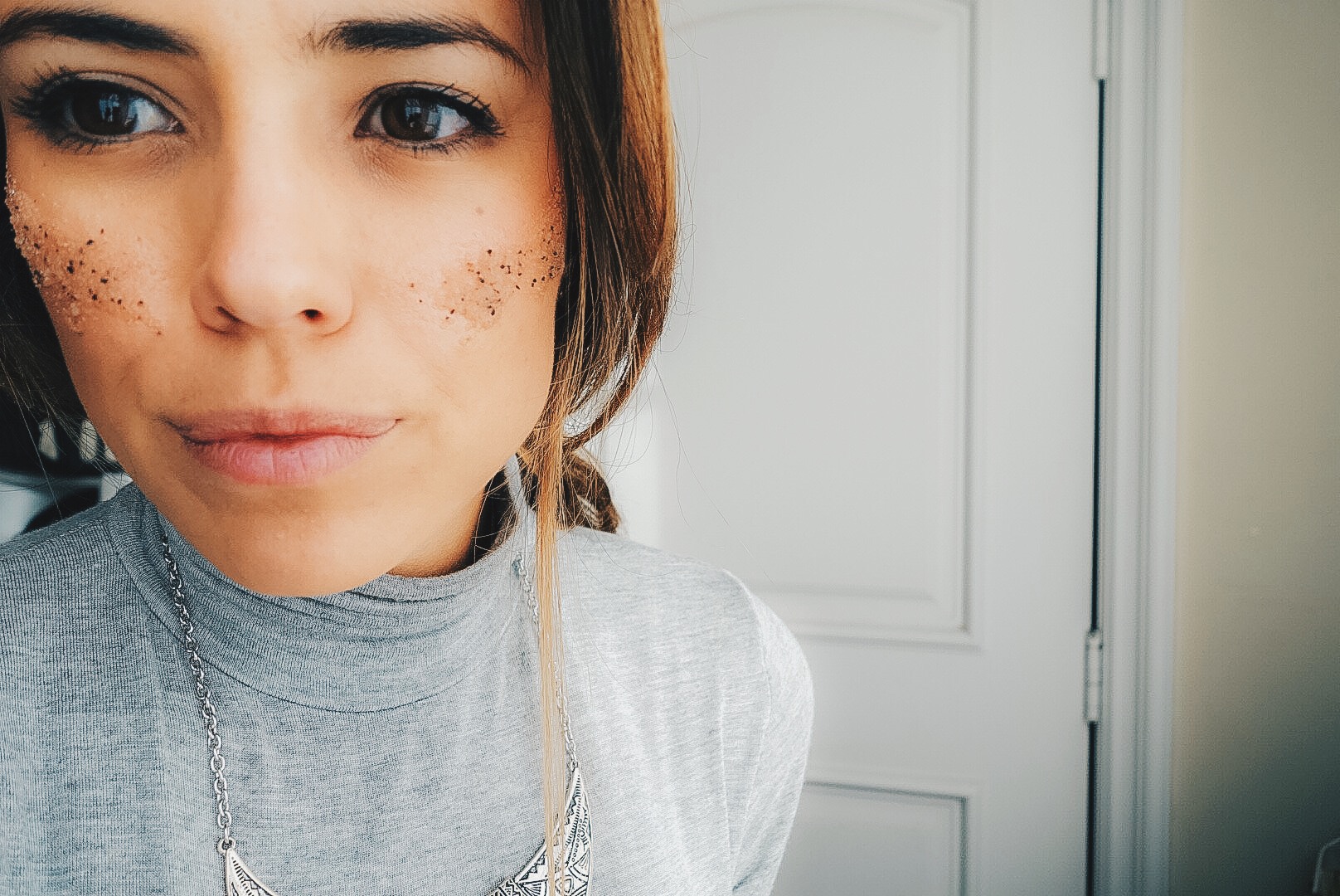 That's me trying out BRU Coffee Body Scrub which I ended up absolutley loving: http://vpwow.com/coffeenomad | %50 off with promo code: COFFEENOMAD