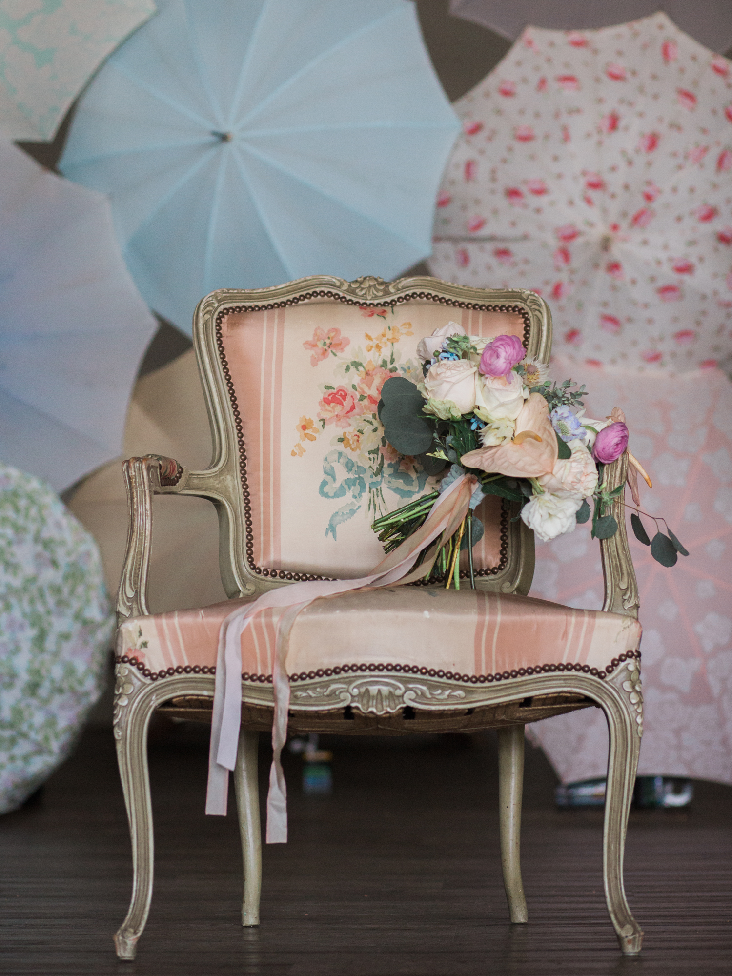 Bella Umbrella Vintage Rentals | Alante Photography | Seattle Wedding Planning