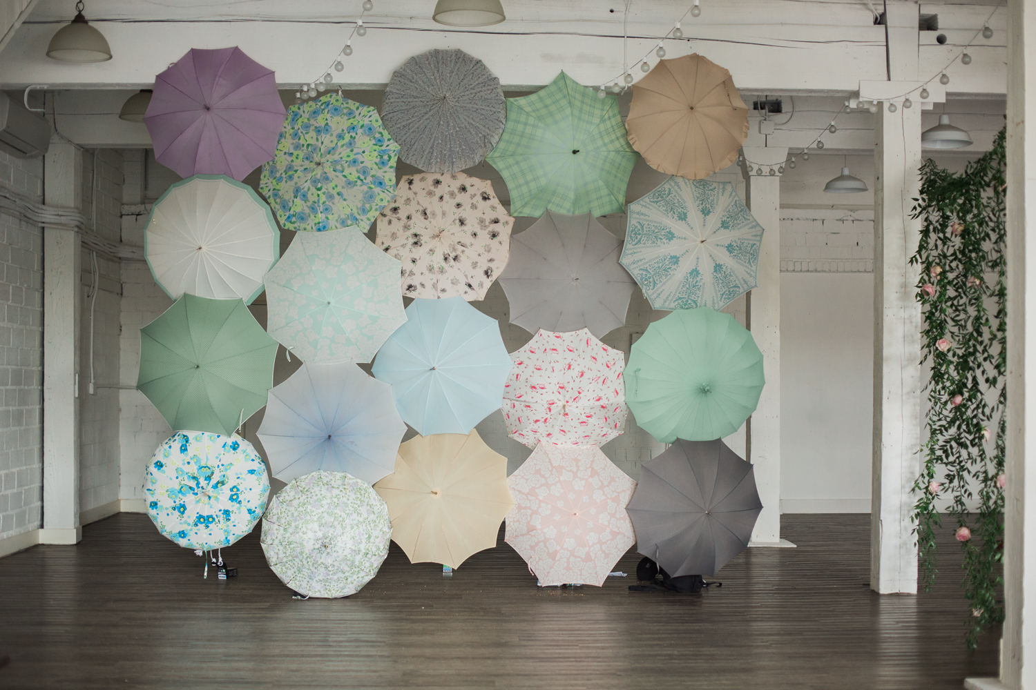 Bella Umbrella Vintage Rentals | Alante Photography | Seattle Wedding Planning