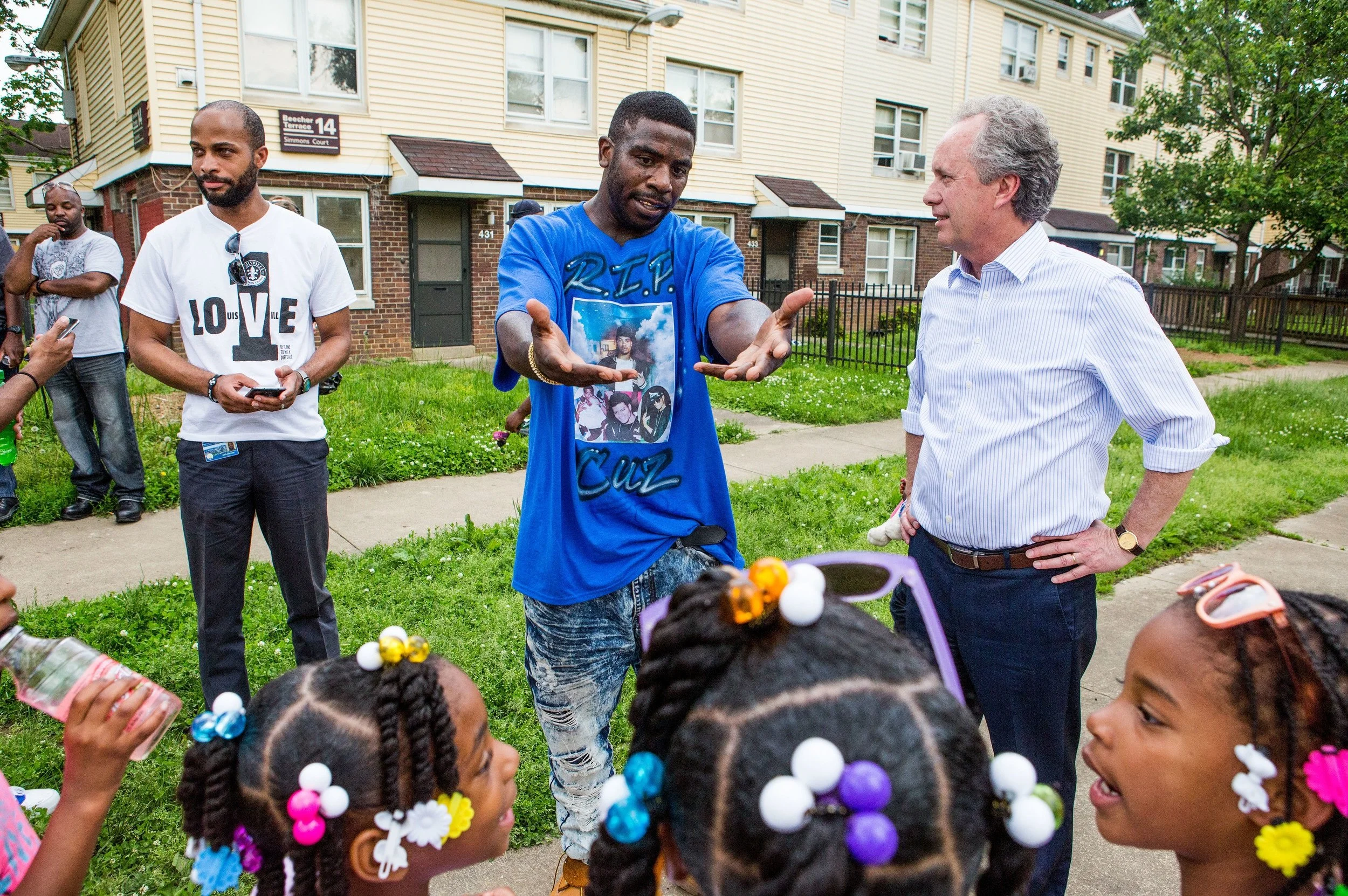 A Louisville resident talks to the mayor.