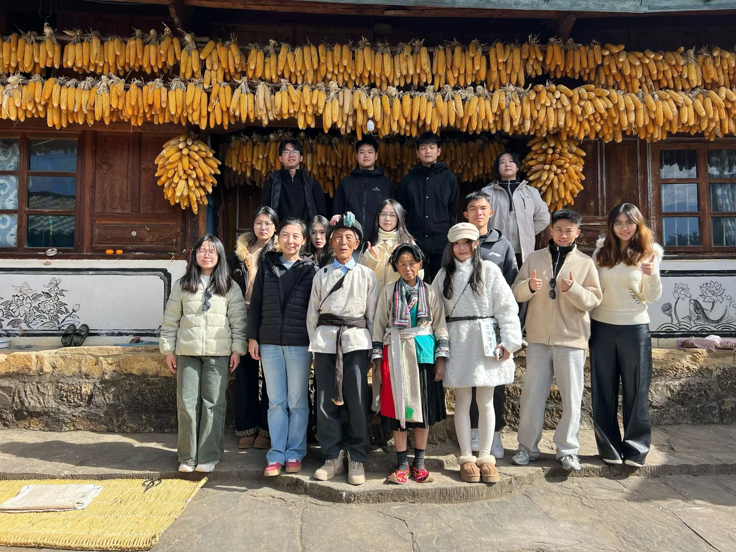 村民交流照.jpg