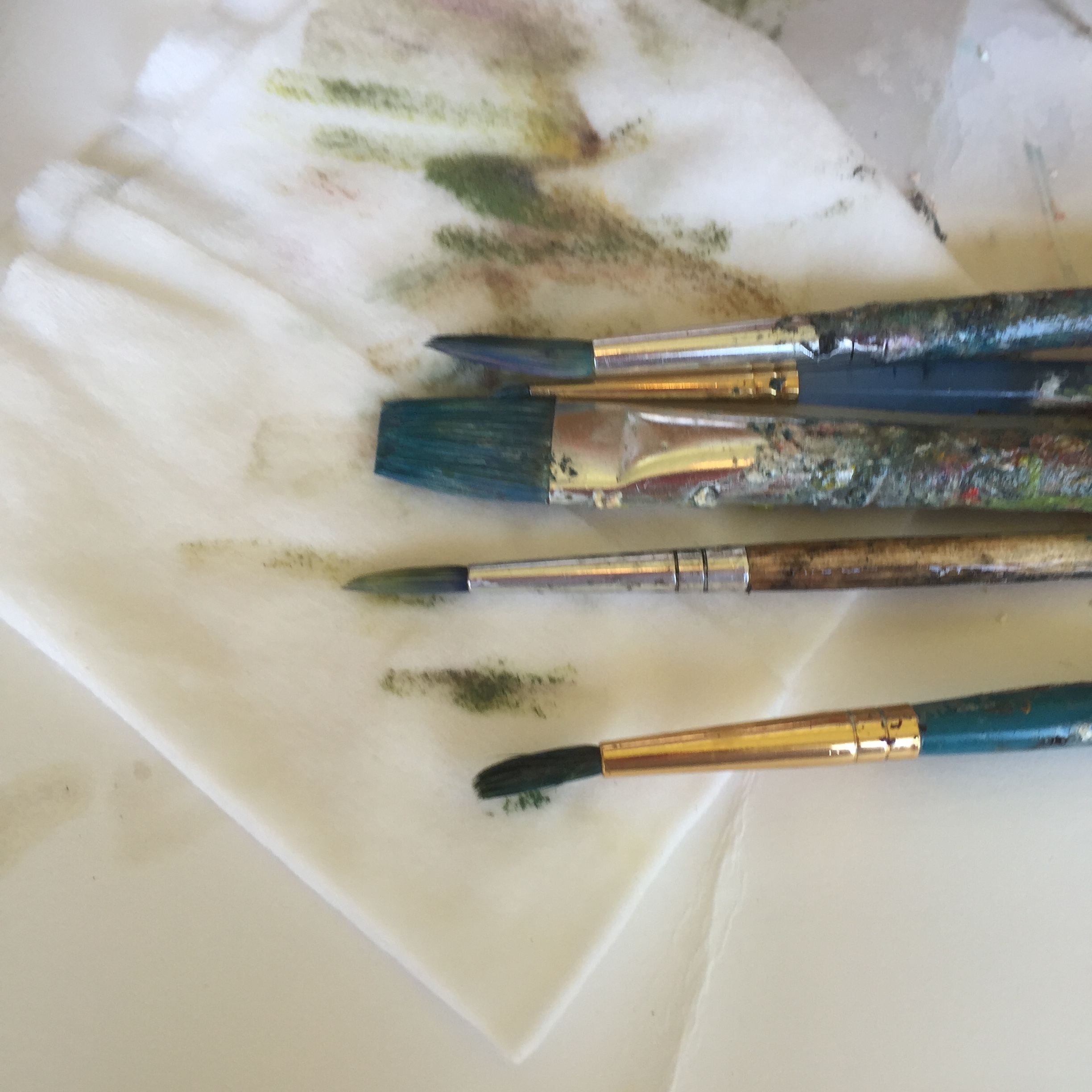 Here, a makeup removal cloth is being used to clean some extremely muddied brushes. That ugly brown-gray color is a sign of overmixing. It is important to get that color off brushes asap!