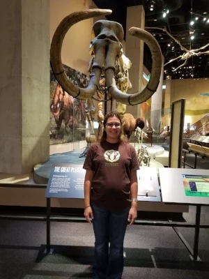 Vanessa in front of a Columbian Mammoth skeleton