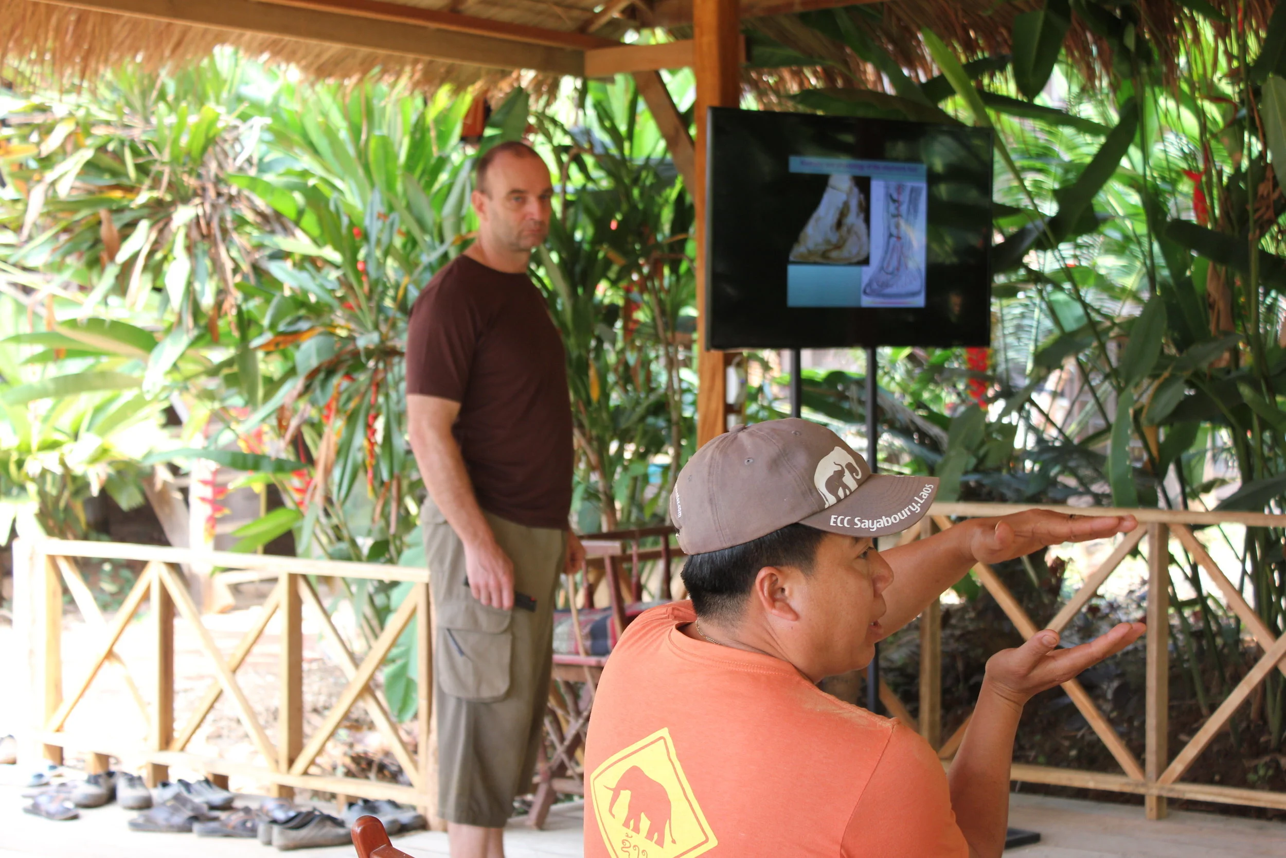 Kan translating the presentation for the mahouts