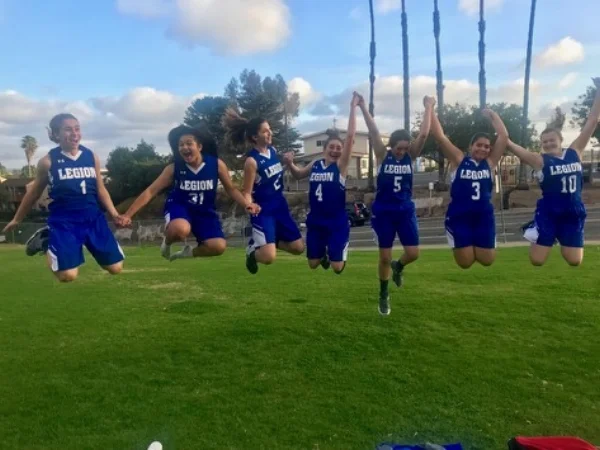 girlsbasketball1819.jpg
