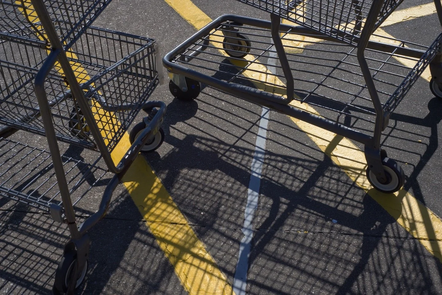 Magic in the shadows

#photography #minimalism #liminalspaces #abstractart #urbanlandscapes #streetsphotography