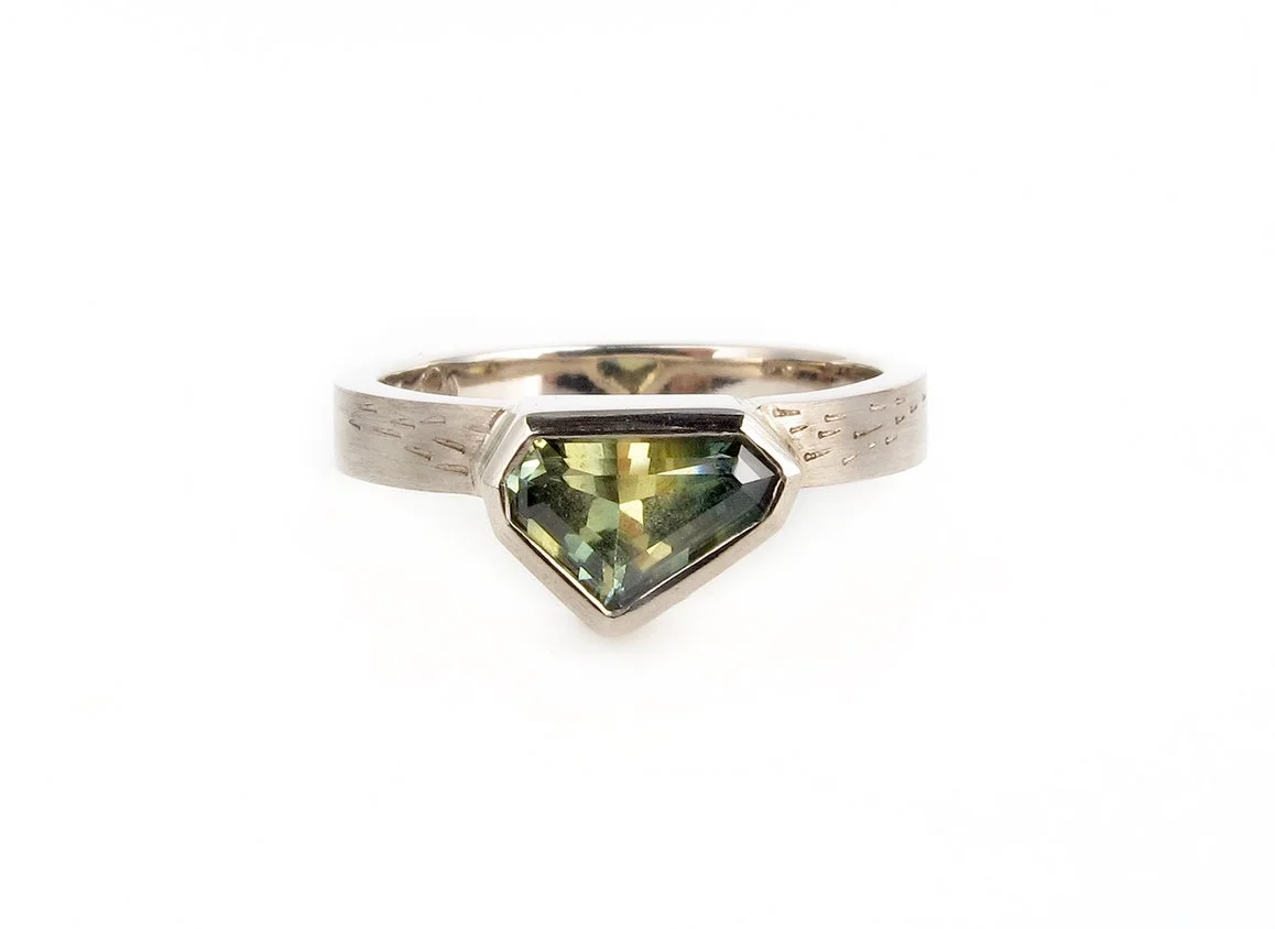 australian parti sapphire asymmetrical trilliant in 9ct grey gold with dashes