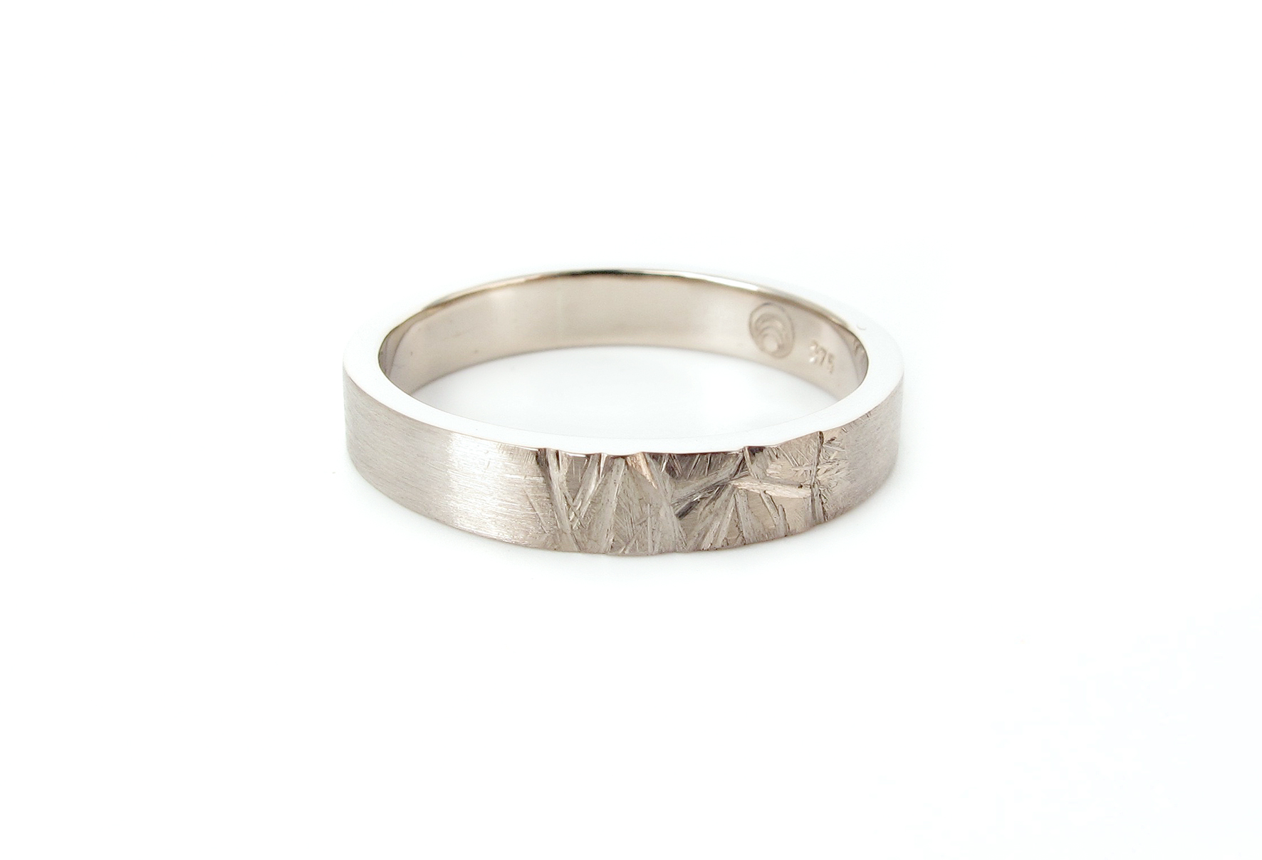 textured wedding band in 9ct grey gold
