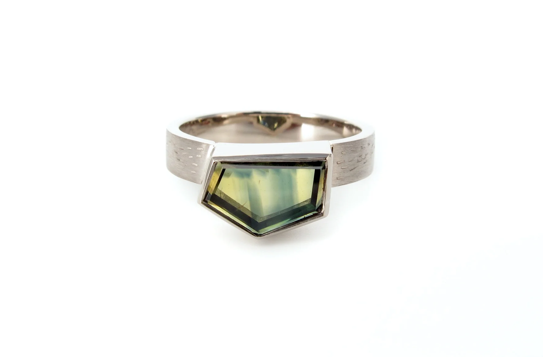 parti sapphire tablet freeform in wide band 18ct white gold