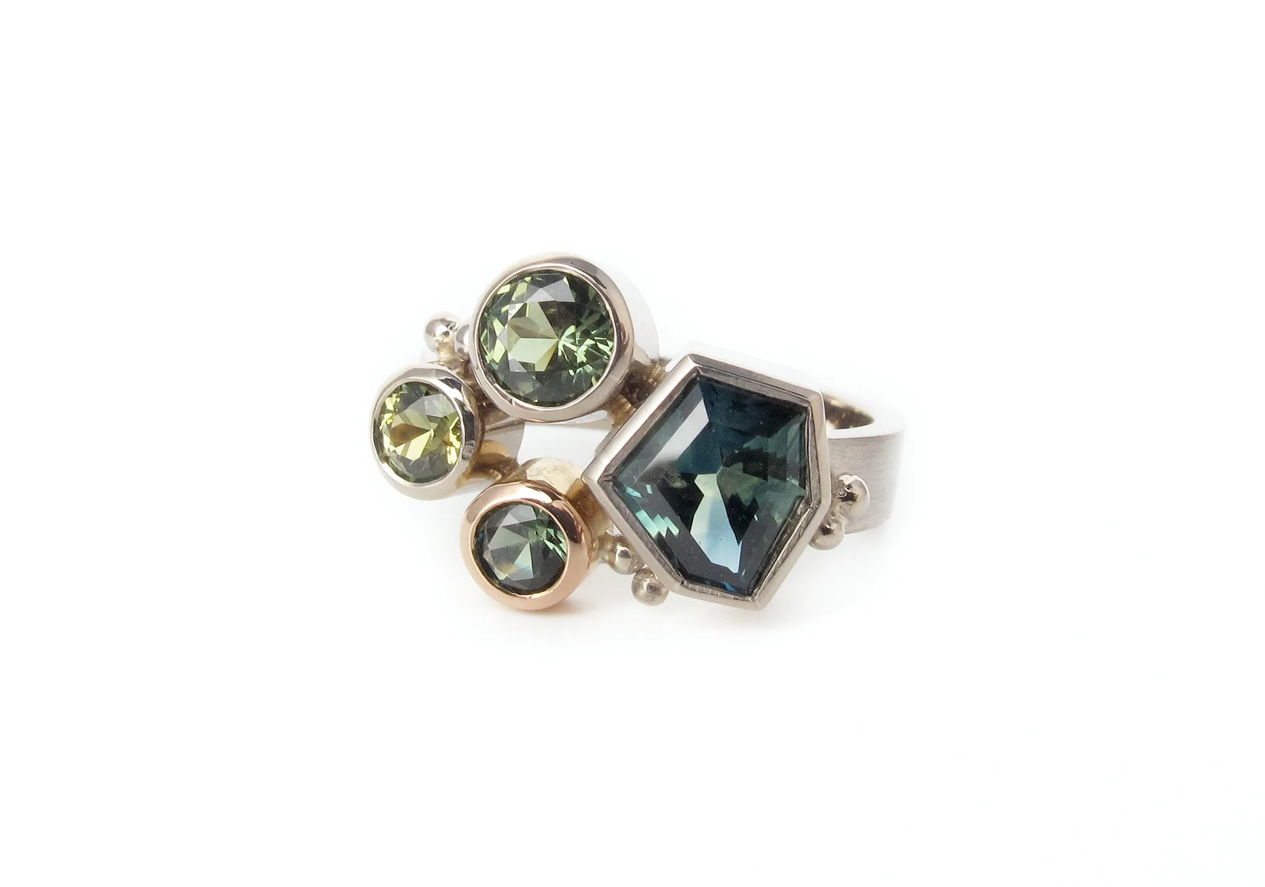 australian sapphire cluster with granules 18ct white & rose gold