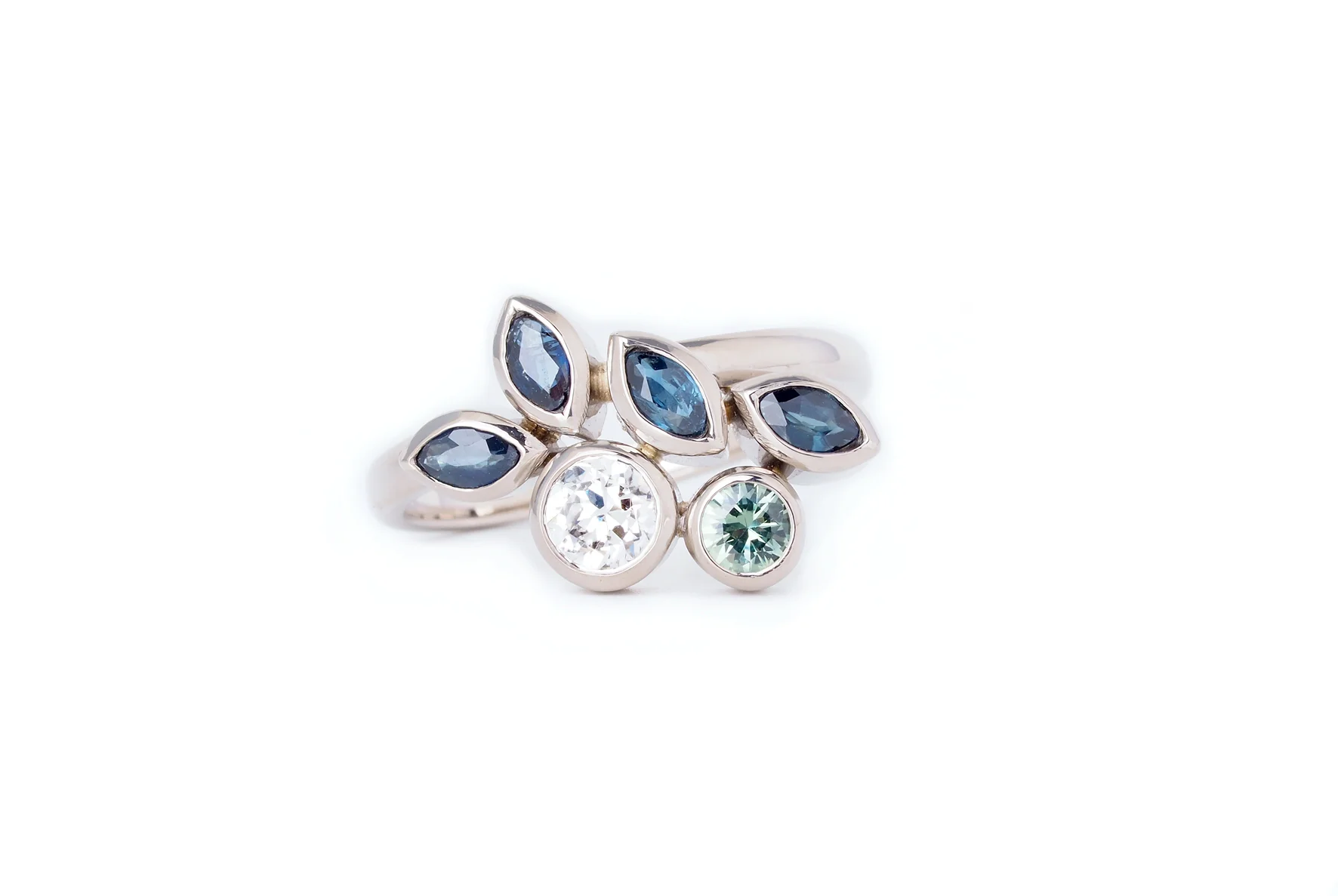 natural unplated 18ct white gold ‘Giardinetti’ ring with sapphires and diamond
