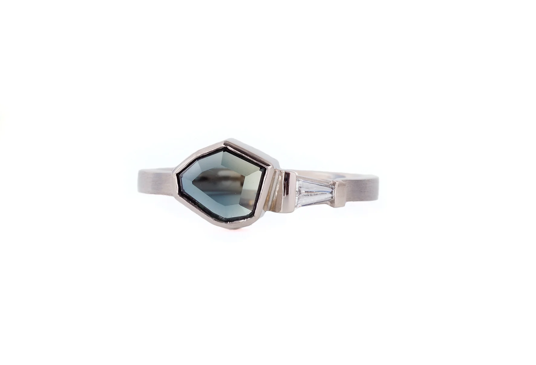 Australian parti sapphire & tapered baguette diamond in 18ct white gold